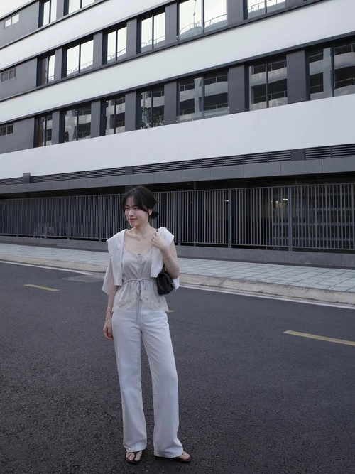 L&ecirc; H&agrave; Tr&uacute;c tr&ecirc;n Threads: Tranh c&atilde;i chưa dứt, nhưng style th&igrave; vẫn được "duyệt" đều- Ảnh 15.