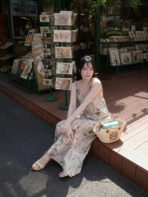 L&ecirc; H&agrave; Tr&uacute;c tr&ecirc;n Threads: Tranh c&atilde;i chưa dứt, nhưng style th&igrave; vẫn được "duyệt" đều- Ảnh 6.