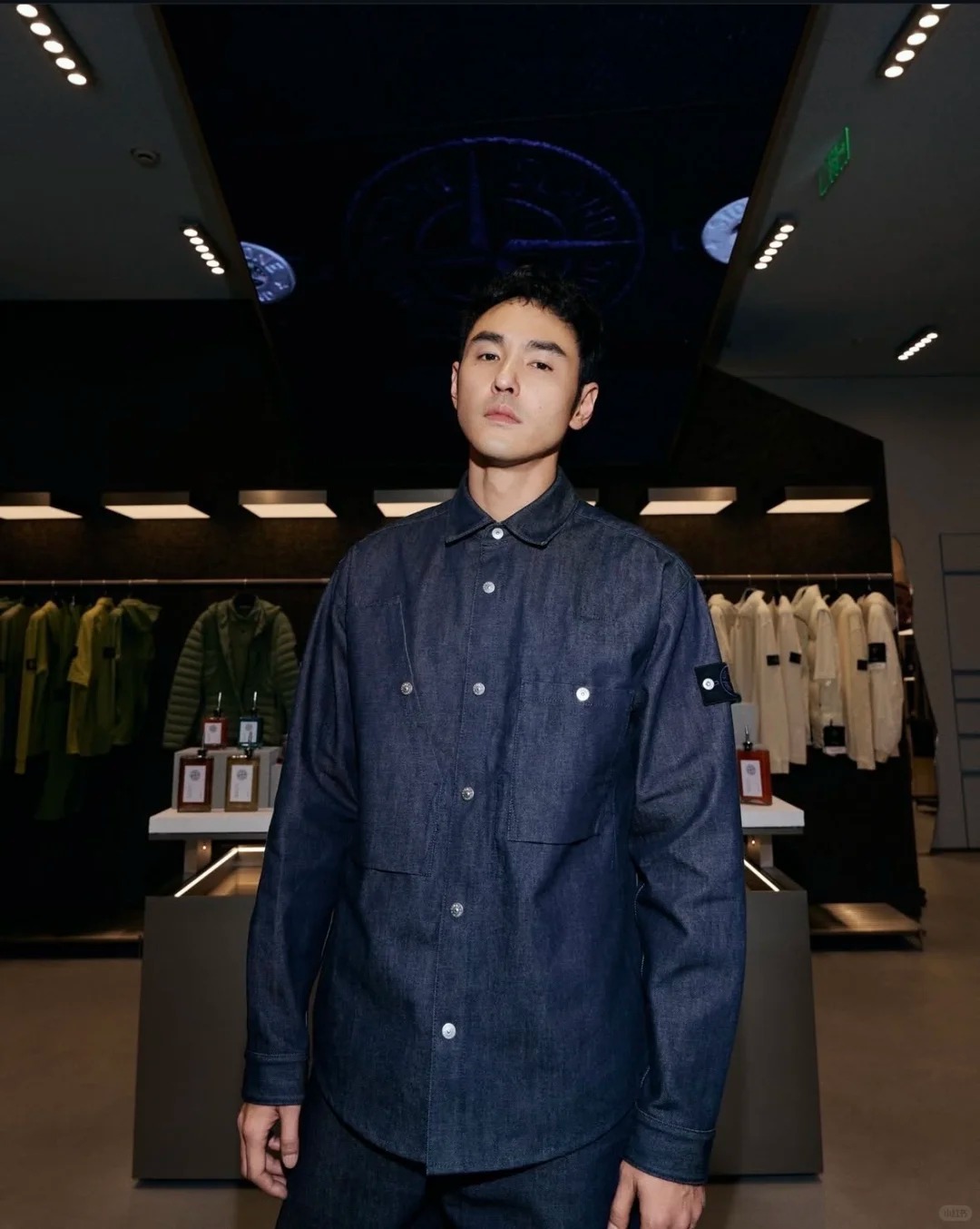 "Trai hư showbiz" U45 c&ocirc;ng khai cặp k&egrave; sinh vi&ecirc;n đại học, đ&agrave;ng g&aacute;i sang chảnh diện nguy&ecirc;n c&acirc;y đồ hiệu 1 tỷ dạo phố- Ảnh 4.