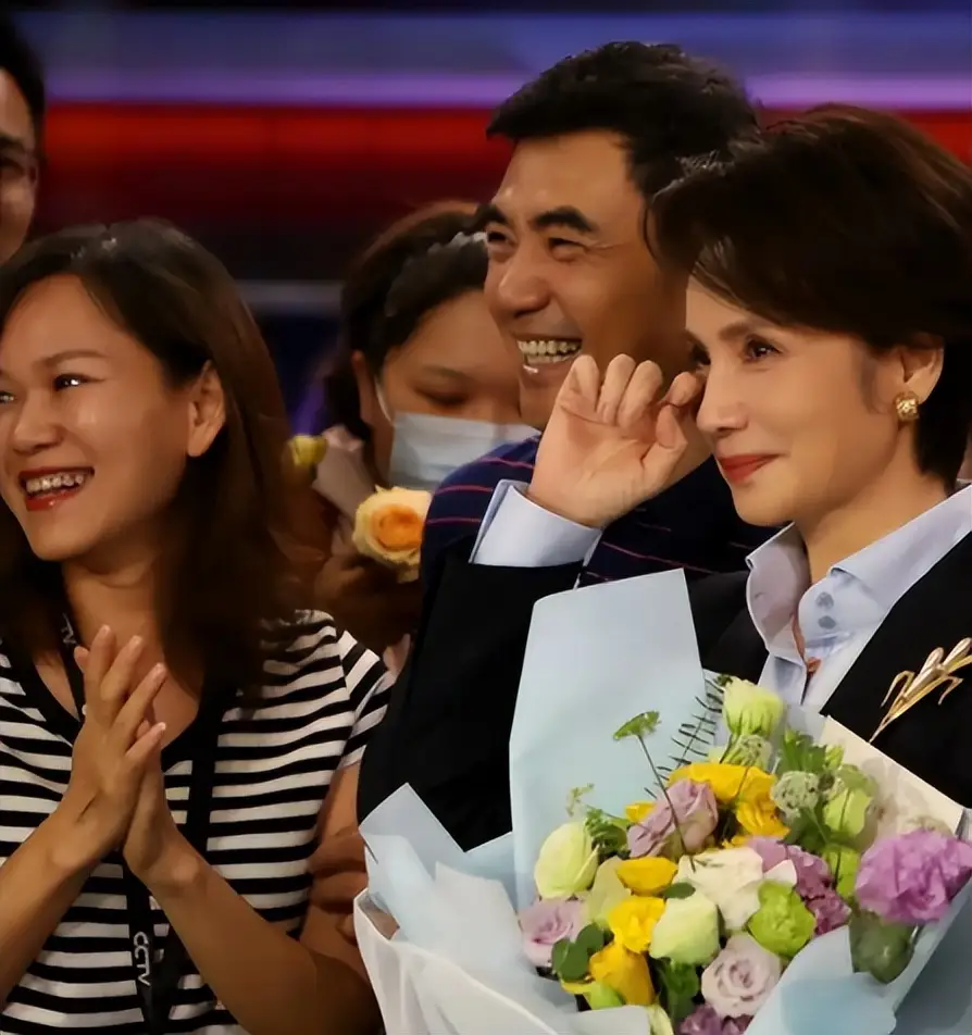 Nữ "MC quốc d&acirc;n" 2 lần trượt đại học vẫn dẫn đ&agrave;i truyền h&igrave;nh quốc gia gần 30 năm- Ảnh 6.