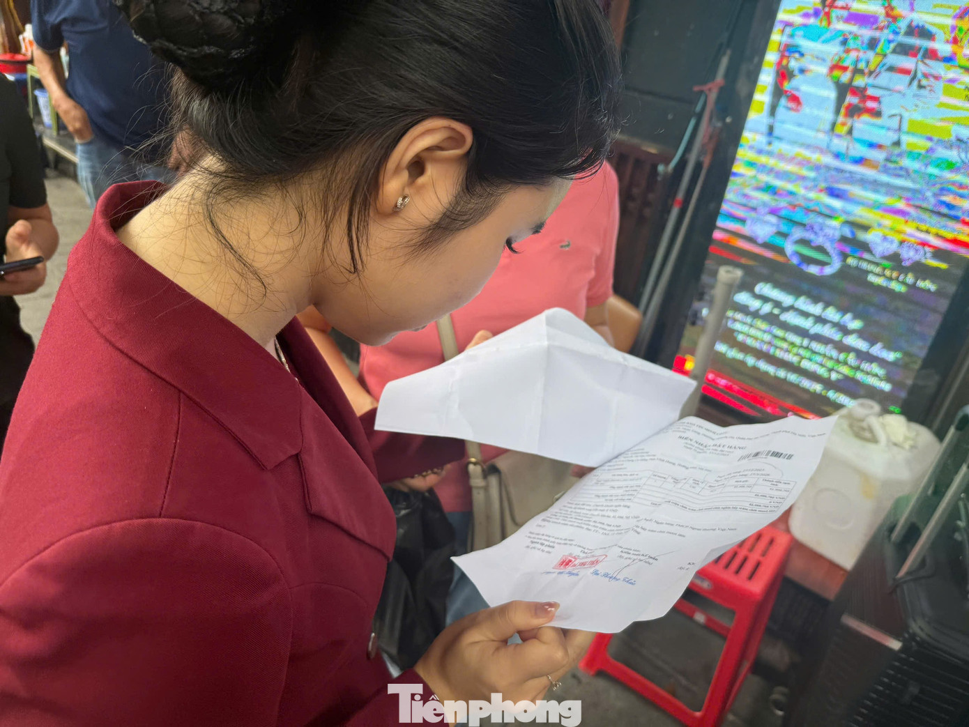 Bảo T&iacute;n Minh Ch&acirc;u bất ngờ b&aacute;n v&agrave;ng kiểu mới- Ảnh 2.