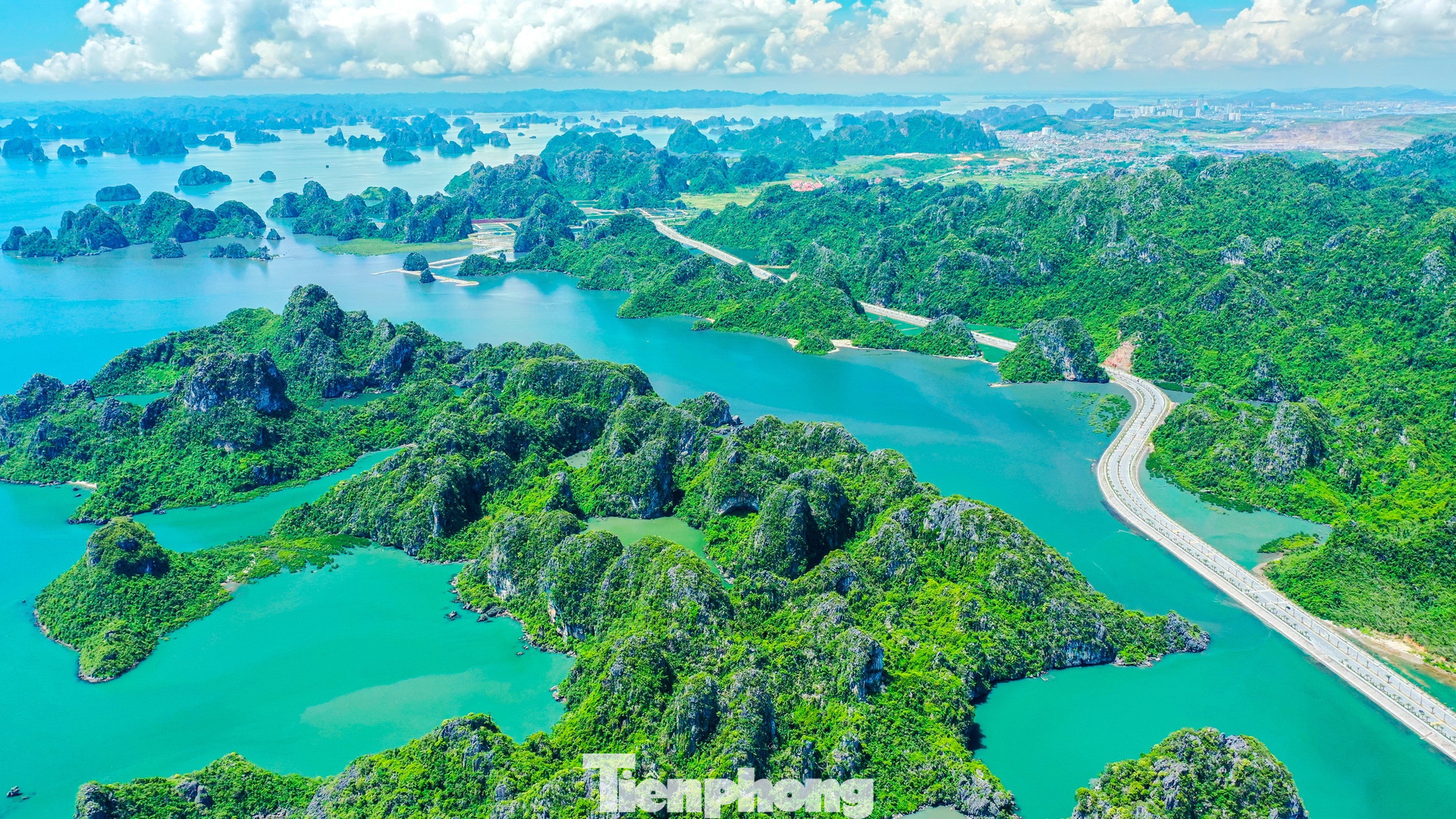 Vịnh biển Việt Nam duy nhất được vinh danh "Kỳ quan Đ&ocirc;ng Nam &Aacute; 2026": Kh&ocirc;ng phải Hạ Long, Lan Hạ- Ảnh 1.