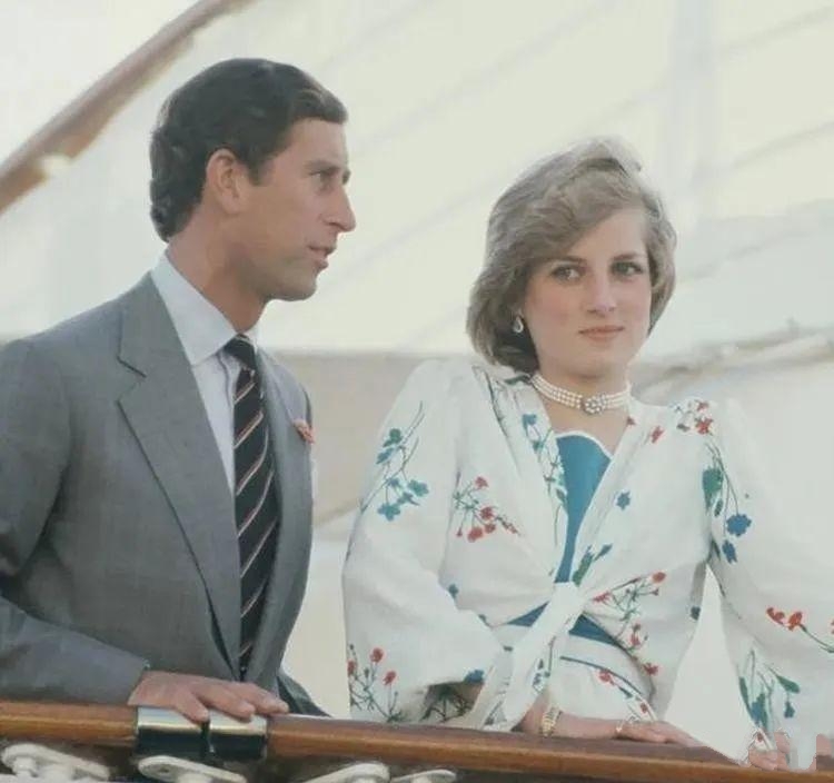 Chưa ai qu&ecirc;n được vẻ đẹp "C&ocirc;ng ch&uacute;a ngủ trong rừng" khuynh nước khuynh th&agrave;nh của C&ocirc;ng nương Diana từ 45 năm trước- Ảnh 8.