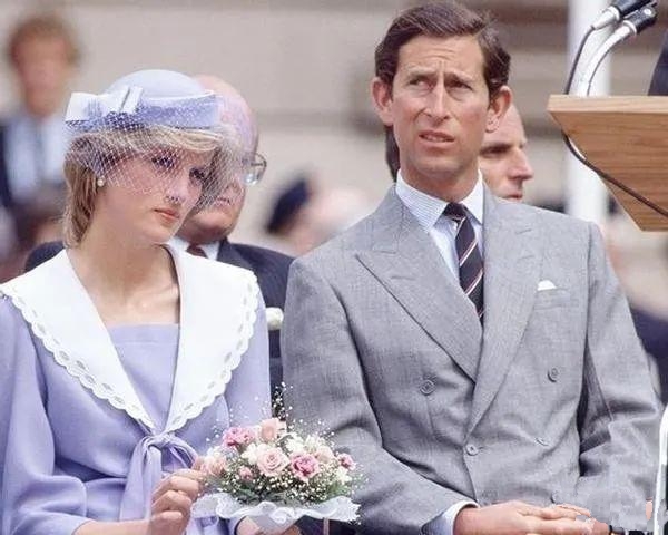 Chưa ai qu&ecirc;n được vẻ đẹp "C&ocirc;ng ch&uacute;a ngủ trong rừng" khuynh nước khuynh th&agrave;nh của C&ocirc;ng nương Diana từ 45 năm trước- Ảnh 9.