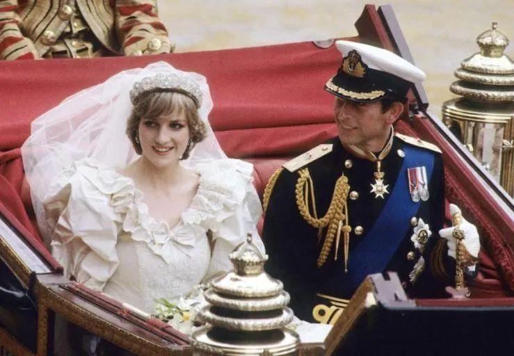 Chưa ai qu&ecirc;n được vẻ đẹp "C&ocirc;ng ch&uacute;a ngủ trong rừng" khuynh nước khuynh th&agrave;nh của C&ocirc;ng nương Diana từ 45 năm trước- Ảnh 6.