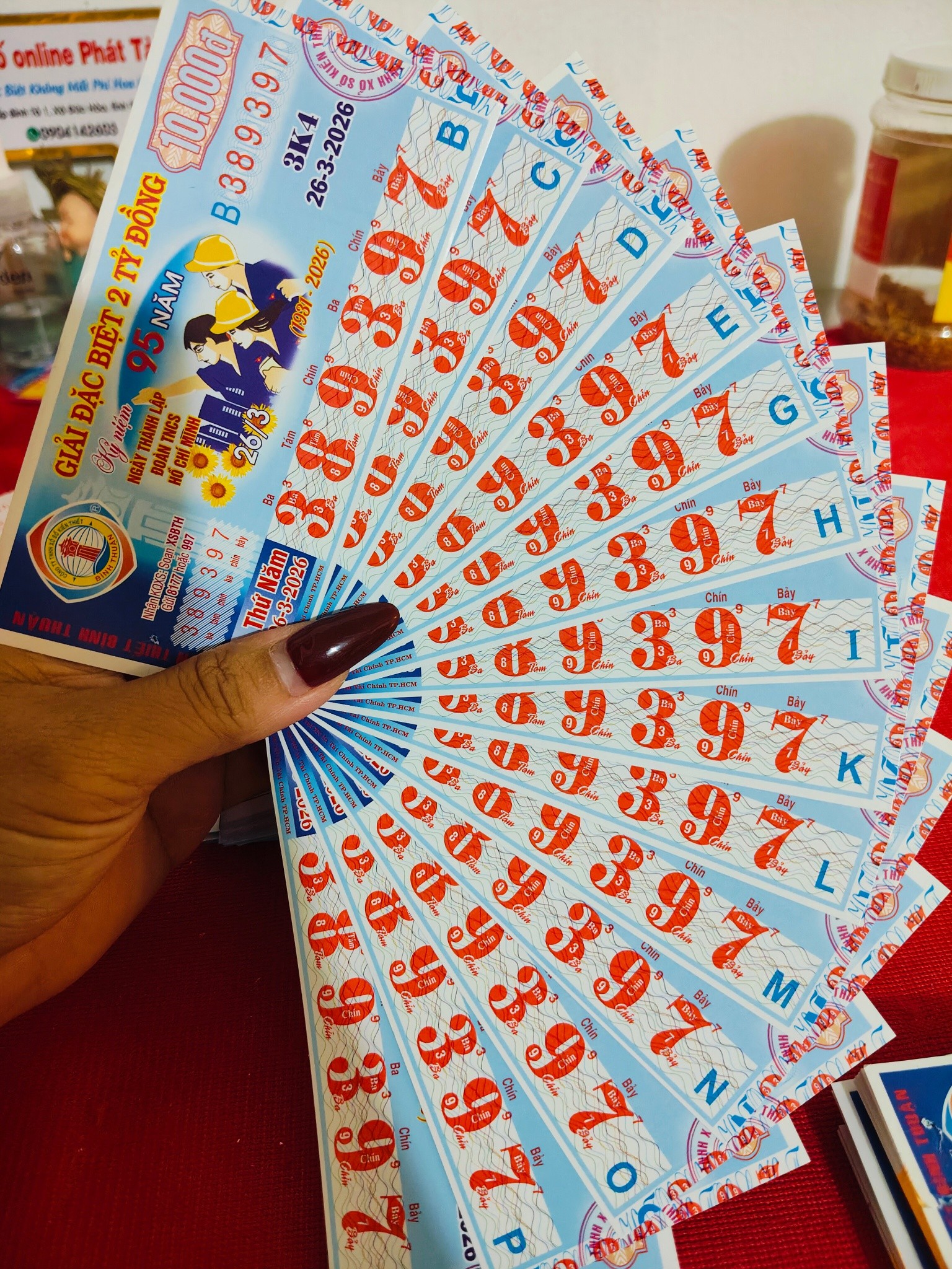 Mua v&eacute; s&aacute;t giờ xổ, 2 người ở TPHCM tr&uacute;ng giải độc đắc xổ số miền Nam- Ảnh 2.