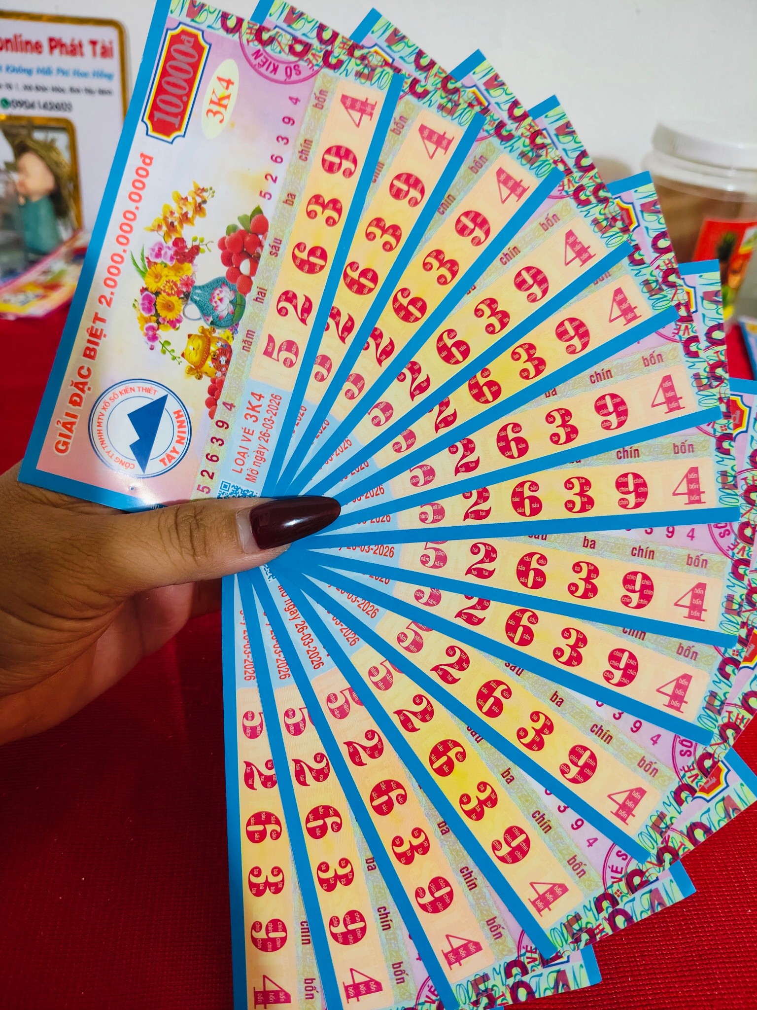 Mua v&eacute; s&aacute;t giờ xổ, 2 người ở TPHCM tr&uacute;ng giải độc đắc xổ số miền Nam- Ảnh 3.