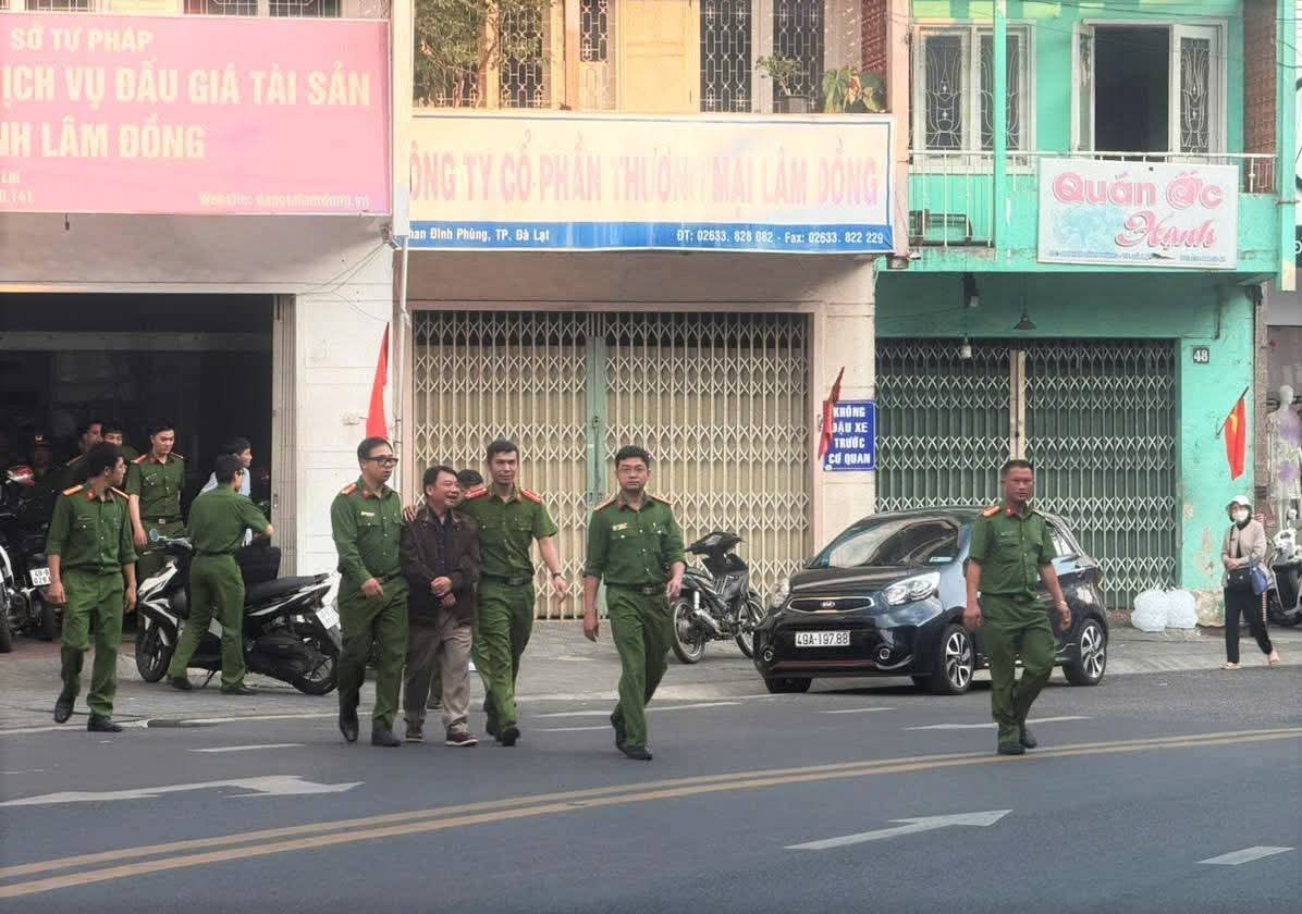 Kh&aacute;m x&eacute;t nh&agrave; ri&ecirc;ng Gi&aacute;m đốc Trung t&acirc;m Dịch vụ Đấu gi&aacute; tỉnh L&acirc;m Đồng- Ảnh 1.