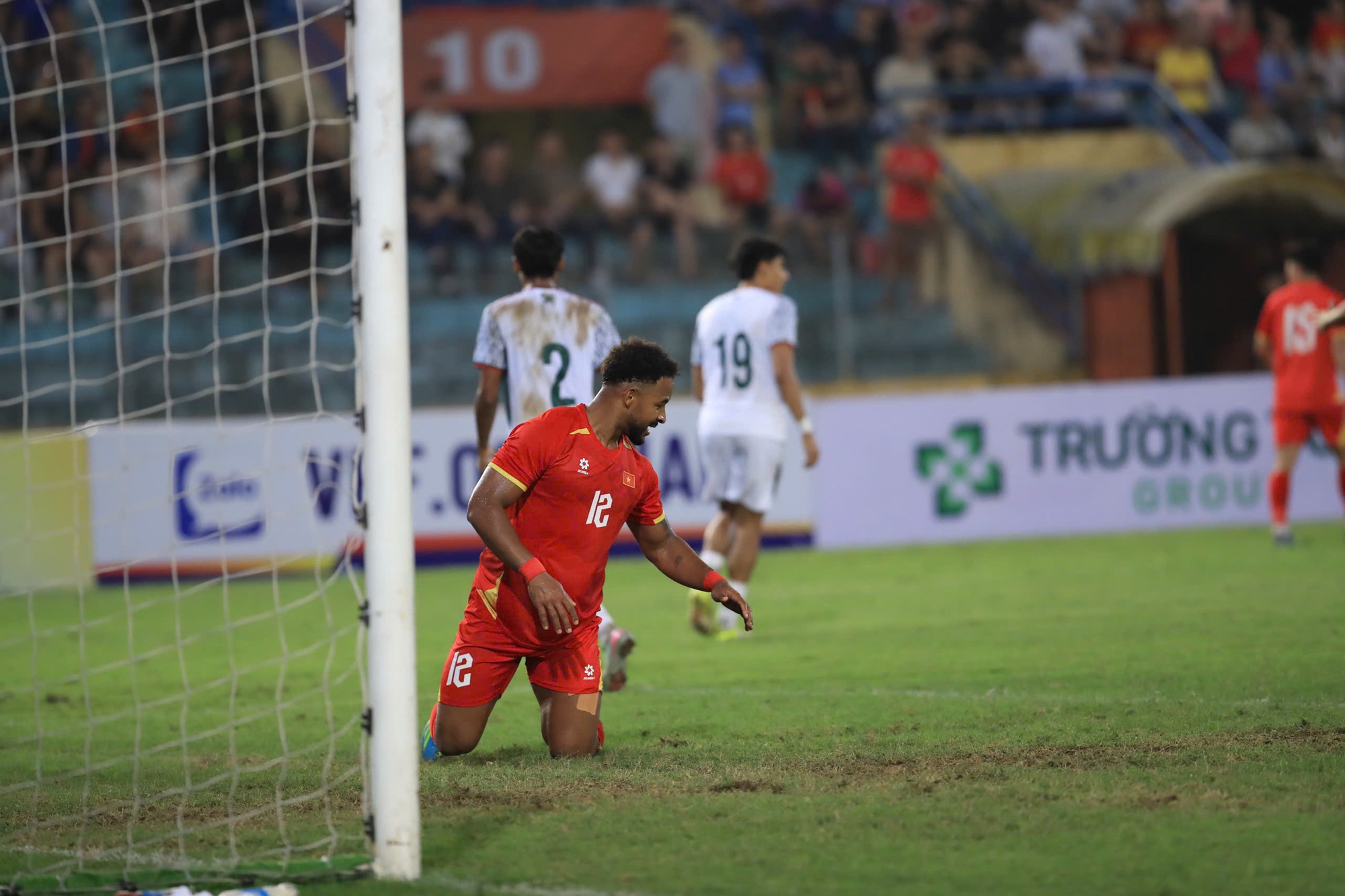 Xuân Son tăng 4kg, thể hình thế nào mà HLV Kim Sang-sik nói thẳng "di chuyển chưa tốt"- Ảnh 1. Xuân Son tăng 4kg, thể hình thế nào mà HLV Kim Sang-sik nói thẳng "di chuyển chưa tốt"- Ảnh 1.