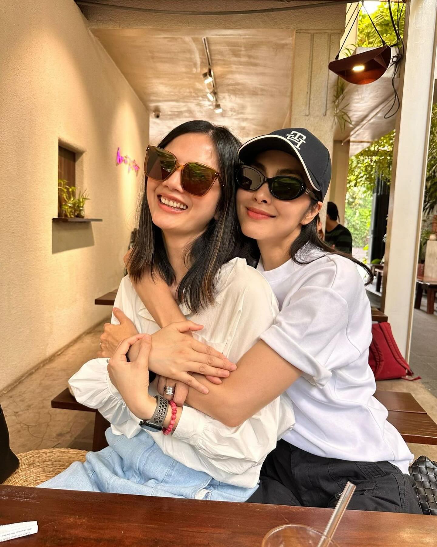 Sao nữ l&agrave; t&igrave;nh địch một thời 