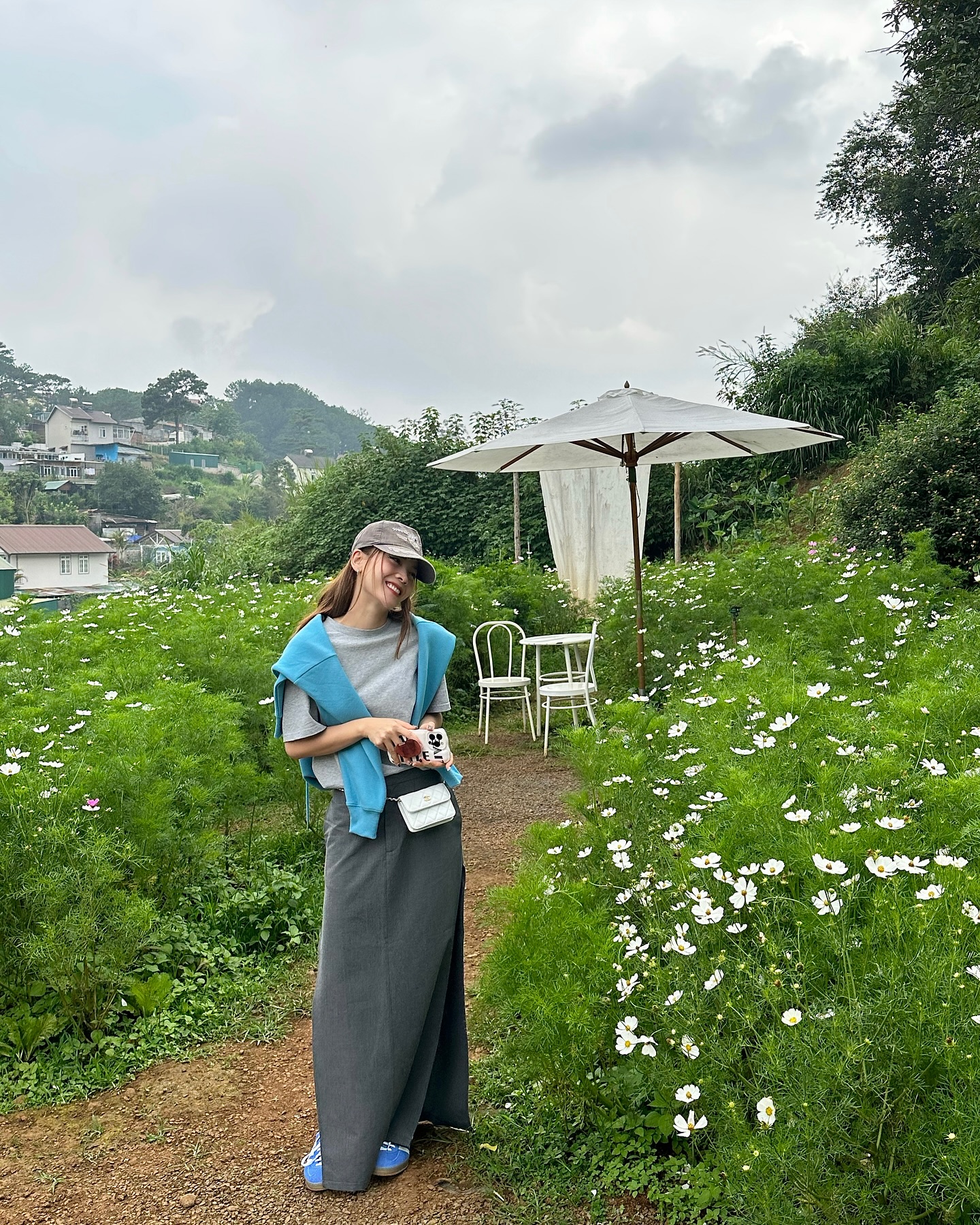 Mỹ nh&acirc;n Việt 42 tuổi c&oacute; style du lịch đẹp tới từng set đồ, quan trọng l&agrave; v&ocirc; c&ugrave;ng trẻ trung- Ảnh 2.