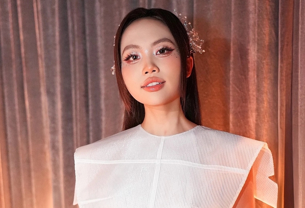 Nữ ca sĩ Việt tự tin, g&acirc;y sốt khắp ch&acirc;u &Aacute; ai ngờ từng bị bạo lực học đường: Sau 1 năm t&igrave;nh thế đảo chiều 180 độ- Ảnh 1.