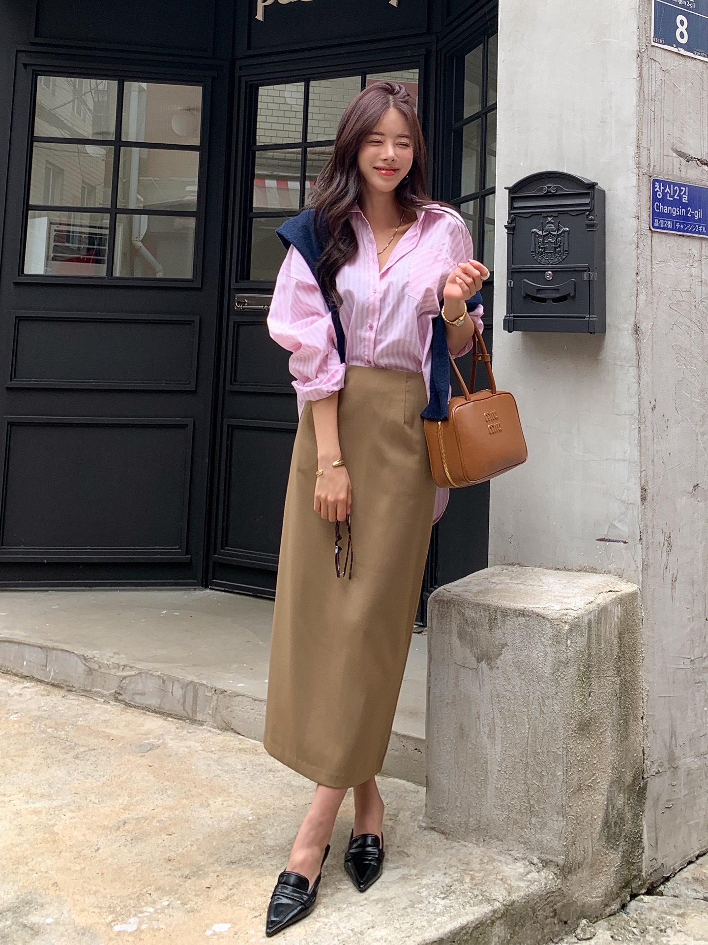 &Aacute;o sơ mi/blouse v&agrave; ch&acirc;n v&aacute;y: Bộ đ&ocirc;i xinh tươi nhất m&ugrave;a h&egrave;, chuẩn thanh lịch khi mặc tới c&ocirc;ng sở- Ảnh 3.