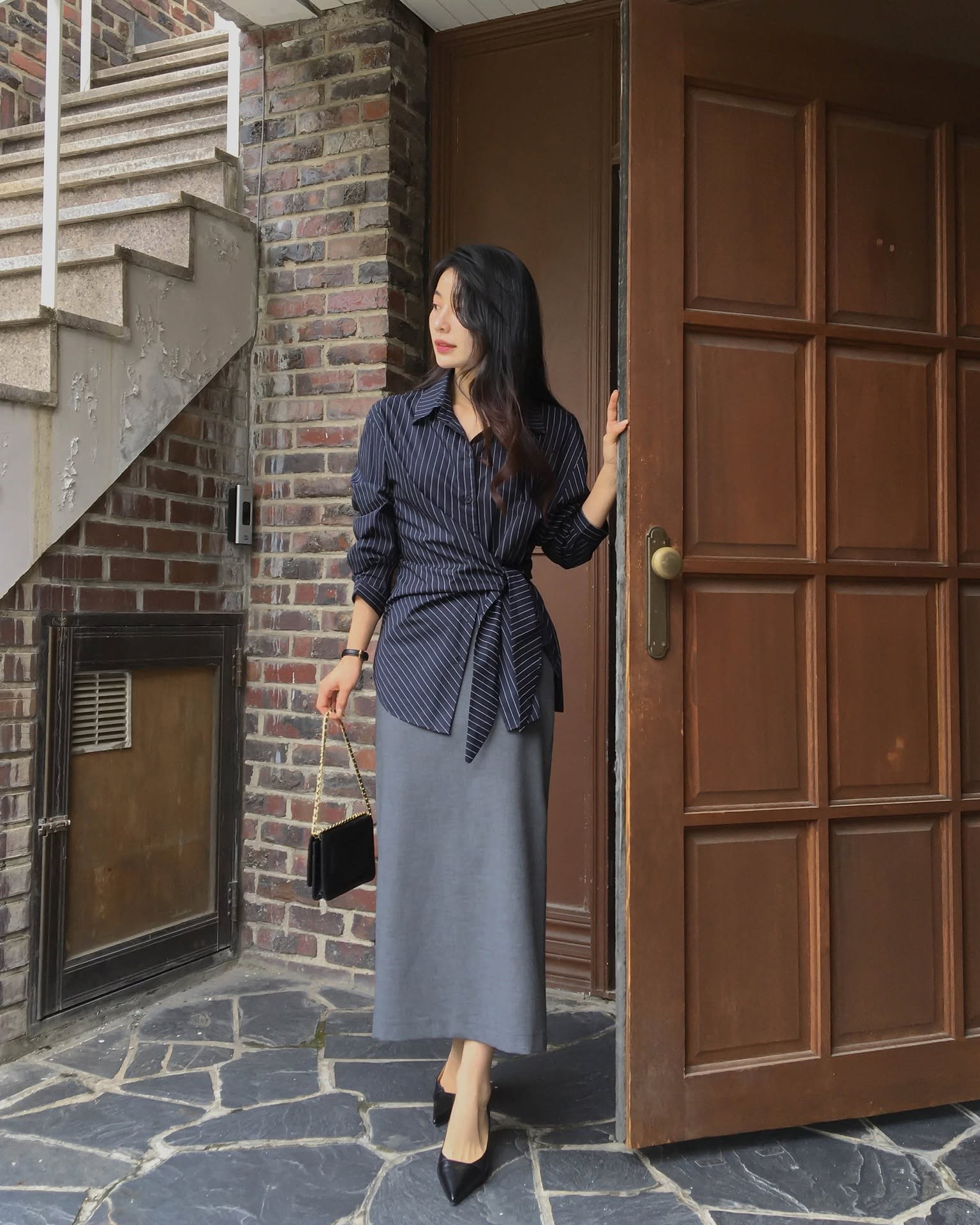 &Aacute;o sơ mi/blouse v&agrave; ch&acirc;n v&aacute;y: Bộ đ&ocirc;i xinh tươi nhất m&ugrave;a h&egrave;, chuẩn thanh lịch khi mặc tới c&ocirc;ng sở- Ảnh 6.