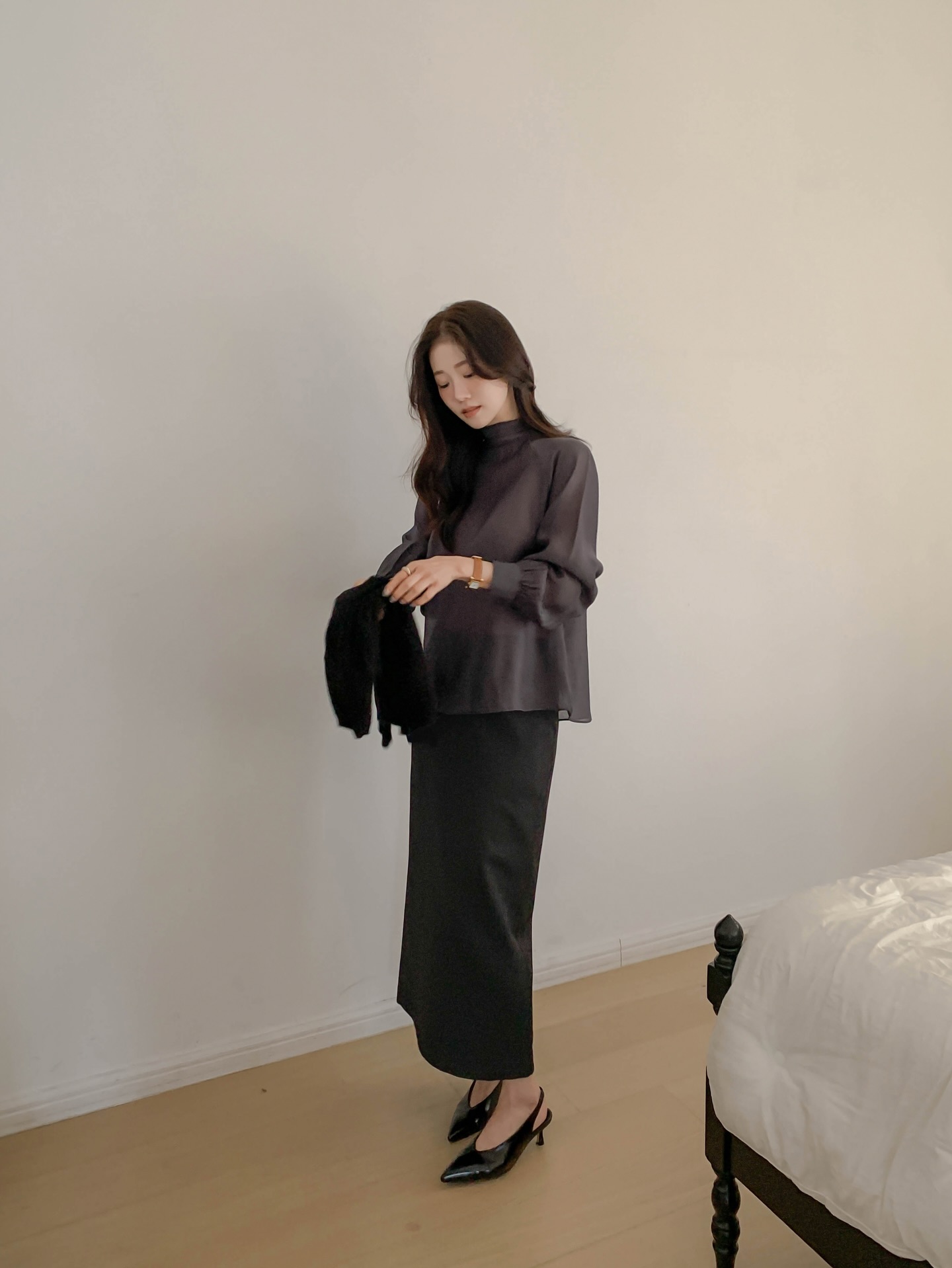 &Aacute;o sơ mi/blouse v&agrave; ch&acirc;n v&aacute;y: Bộ đ&ocirc;i xinh tươi nhất m&ugrave;a h&egrave;, chuẩn thanh lịch khi mặc tới c&ocirc;ng sở- Ảnh 4.