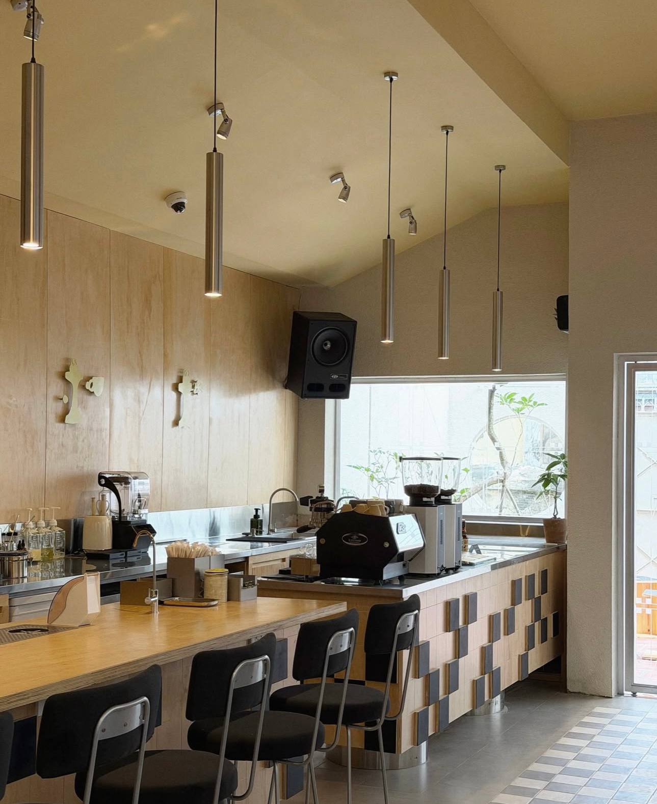 Mục sở thị 8 qu&aacute;n c&agrave; ph&ecirc; mới: T&acirc;n binh ẩn m&igrave;nh trong hẻm nhỏ, hội s&agrave;nh điệu hay uống matcha dưới ch&acirc;n cầu Ba Son- Ảnh 4.