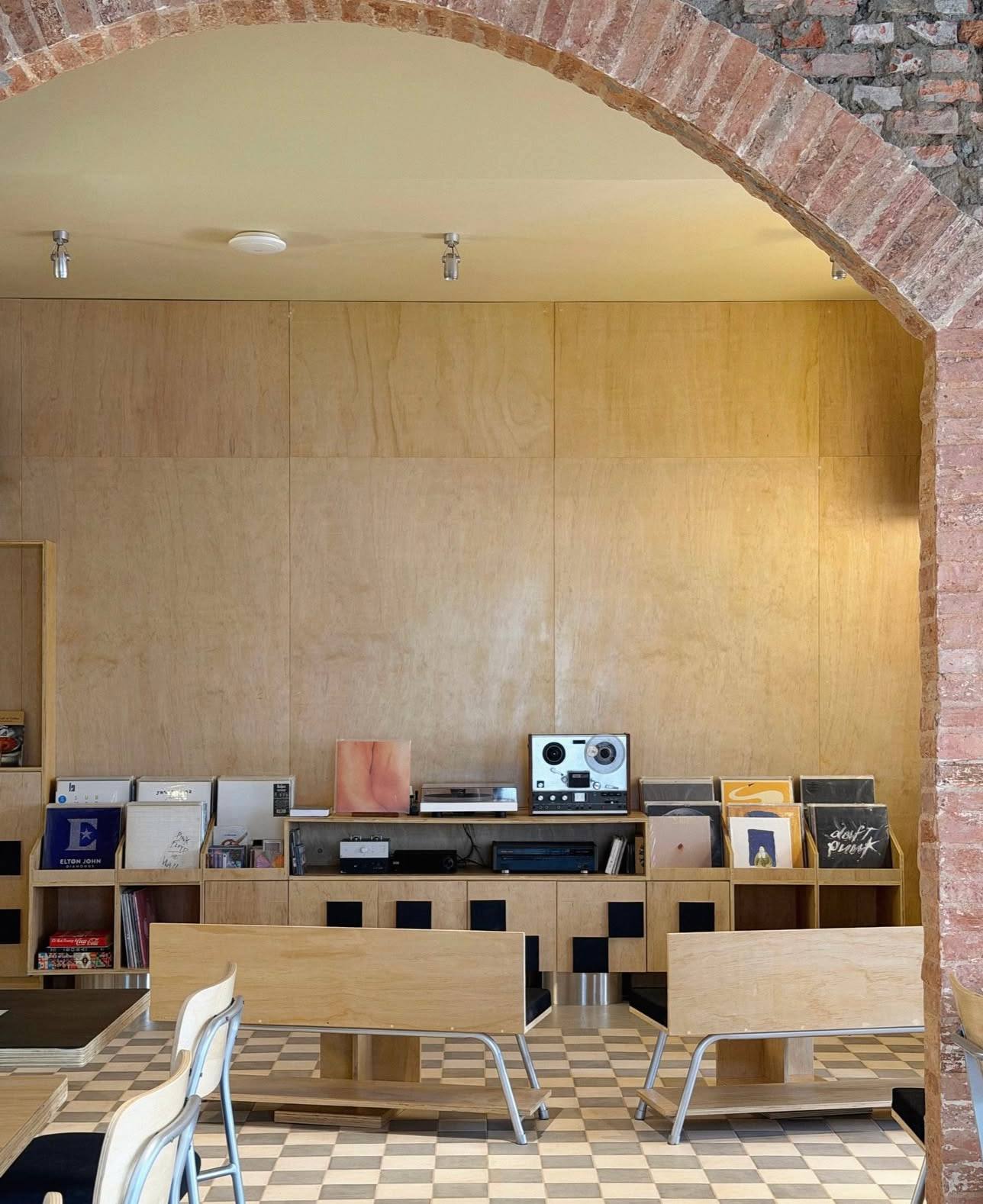 Mục sở thị 8 qu&aacute;n c&agrave; ph&ecirc; mới: T&acirc;n binh ẩn m&igrave;nh trong hẻm nhỏ, hội s&agrave;nh điệu hay uống matcha dưới ch&acirc;n cầu Ba Son- Ảnh 3.