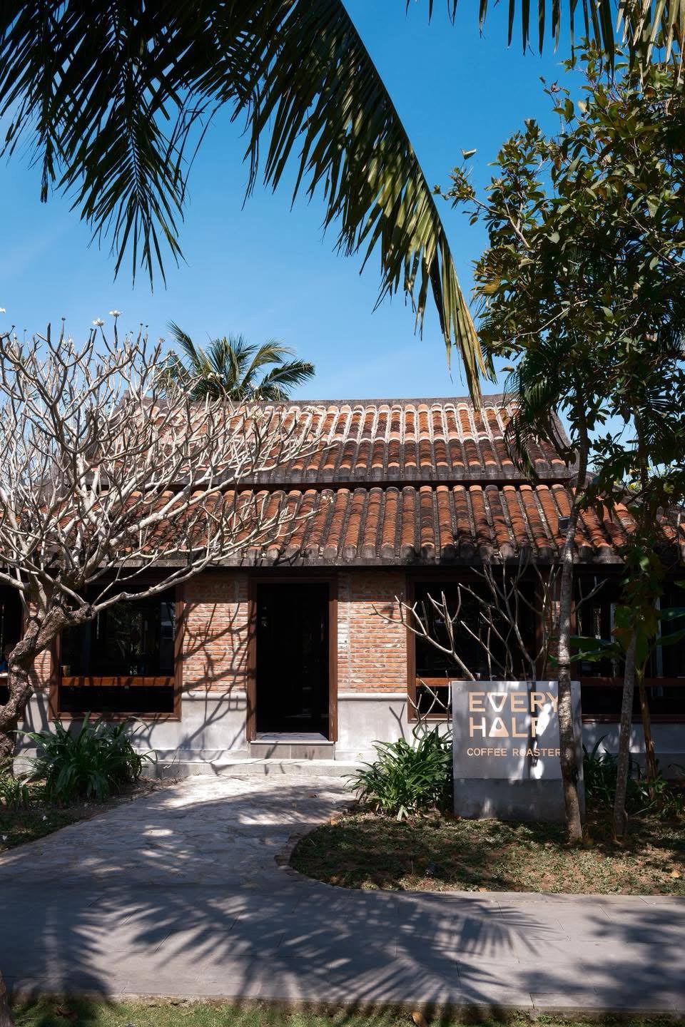 Mục sở thị 8 qu&aacute;n c&agrave; ph&ecirc; mới: T&acirc;n binh ẩn m&igrave;nh trong hẻm nhỏ, hội s&agrave;nh điệu hay uống matcha dưới ch&acirc;n cầu Ba Son- Ảnh 7.