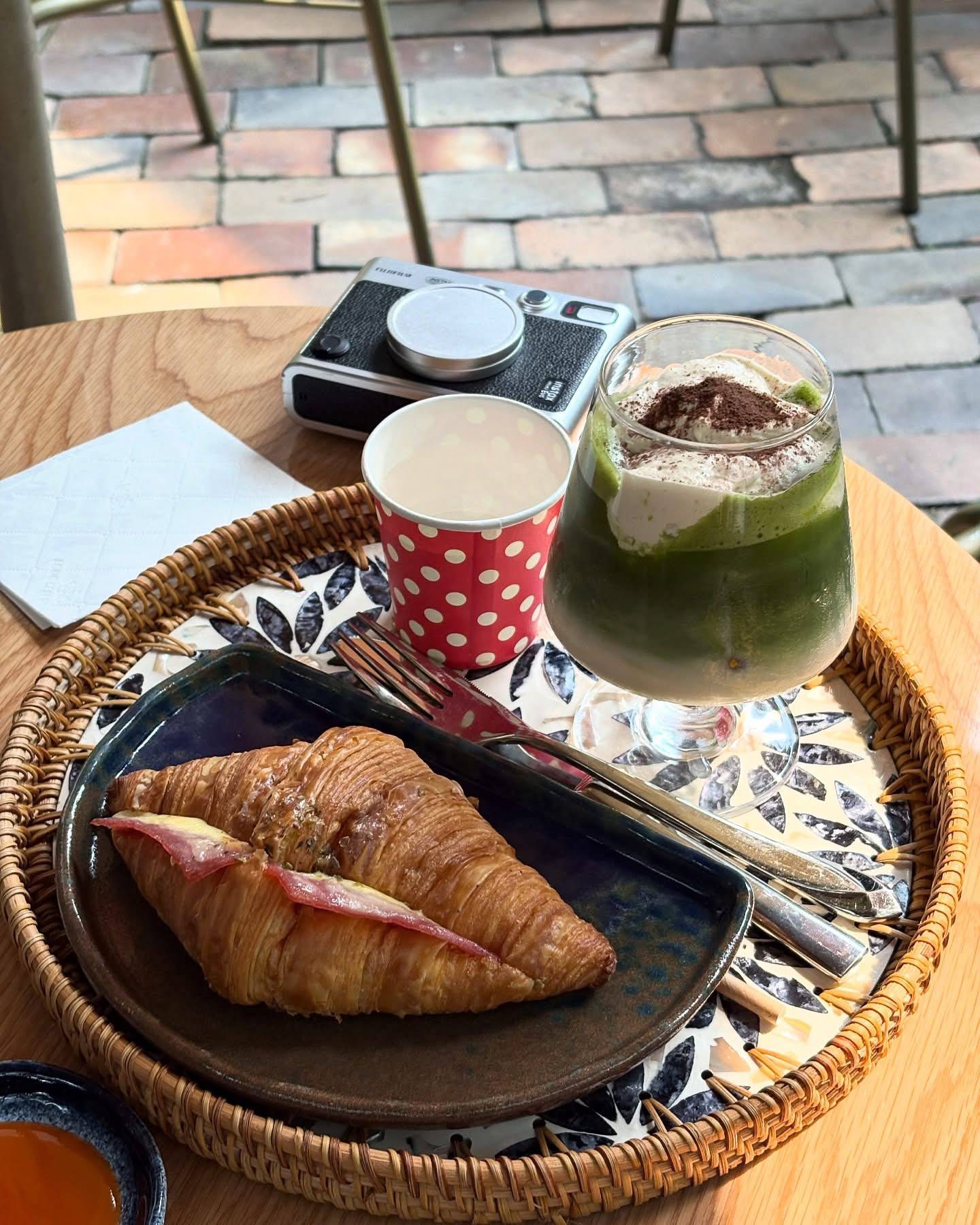 Mục sở thị 8 qu&aacute;n c&agrave; ph&ecirc; mới: T&acirc;n binh ẩn m&igrave;nh trong hẻm nhỏ, hội s&agrave;nh điệu hay uống matcha dưới ch&acirc;n cầu Ba Son- Ảnh 23.