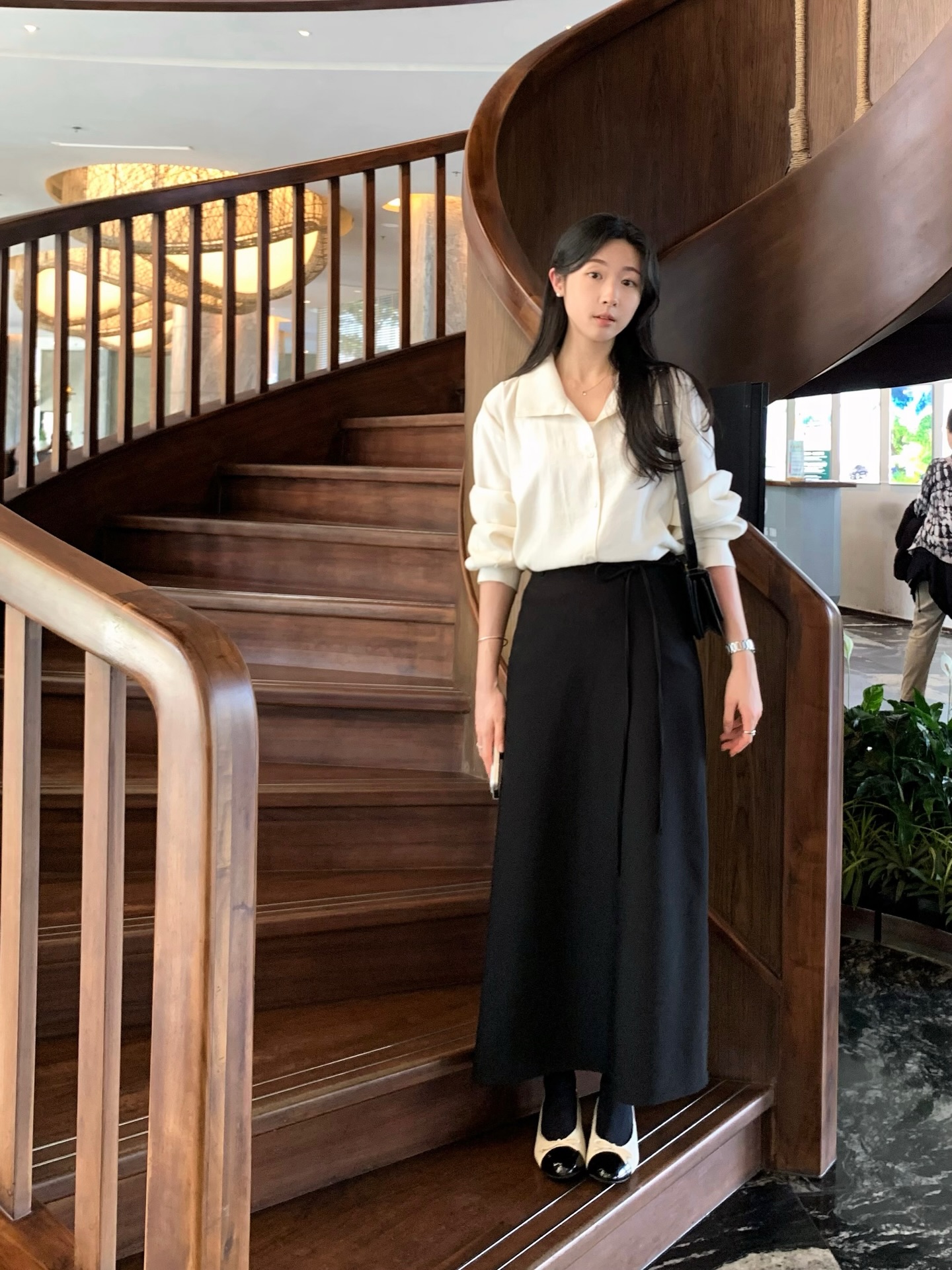 &Aacute;o sơ mi/blouse v&agrave; ch&acirc;n v&aacute;y: Bộ đ&ocirc;i xinh tươi nhất m&ugrave;a h&egrave;, chuẩn thanh lịch khi mặc tới c&ocirc;ng sở- Ảnh 8.