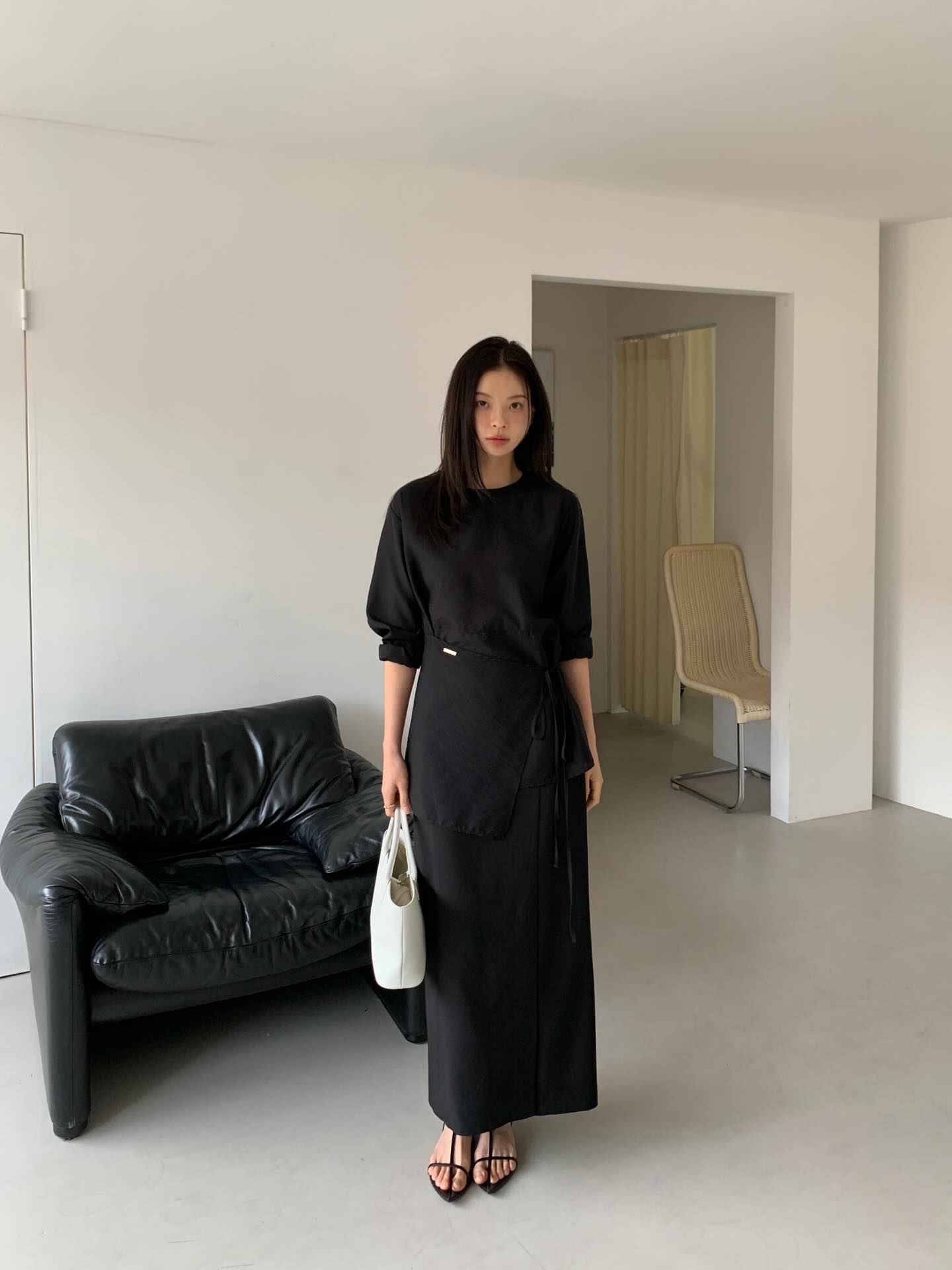 &Aacute;o sơ mi/blouse v&agrave; ch&acirc;n v&aacute;y: Bộ đ&ocirc;i xinh tươi nhất m&ugrave;a h&egrave;, chuẩn thanh lịch khi mặc tới c&ocirc;ng sở- Ảnh 9.