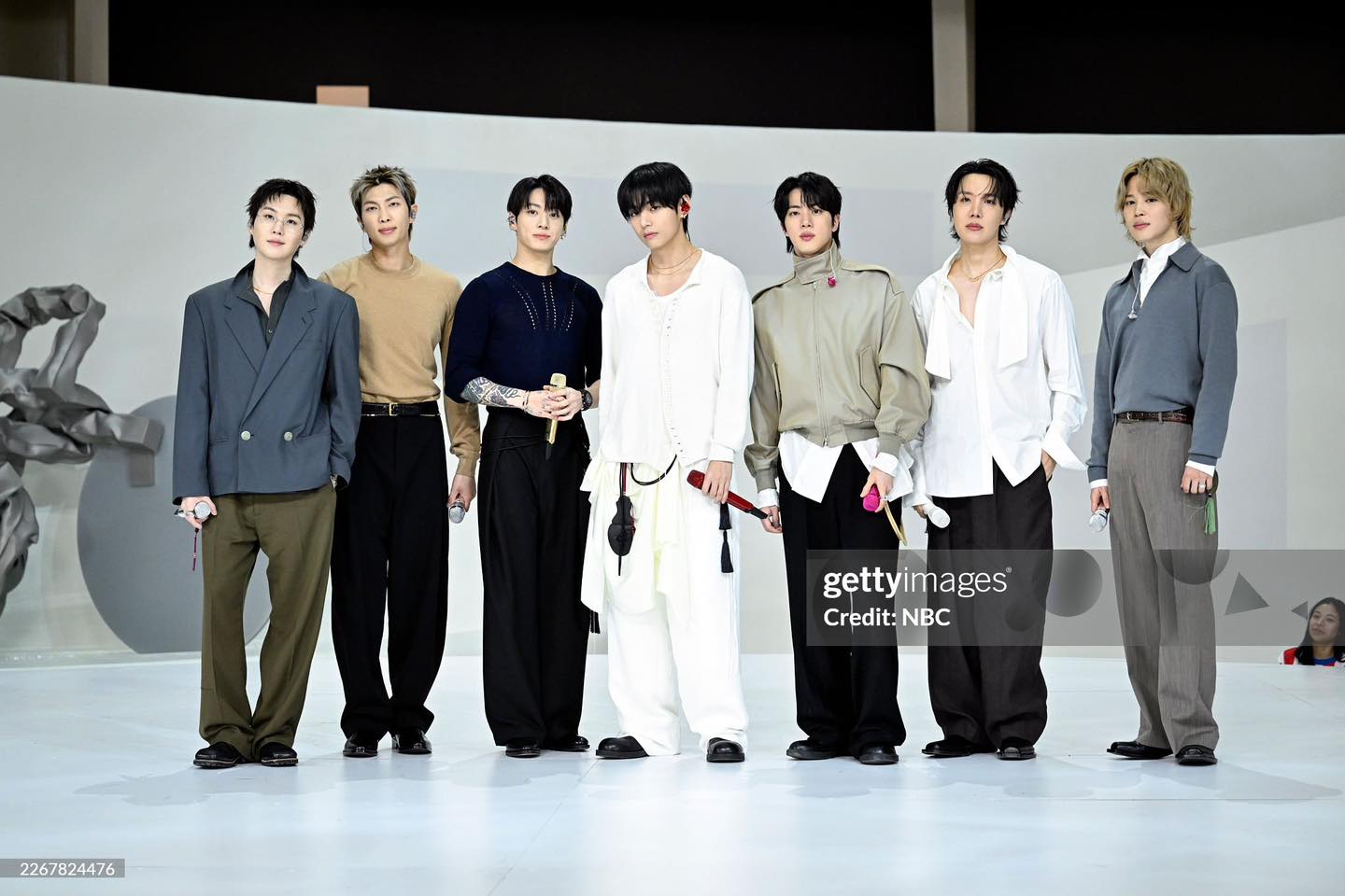 Album mới của BTS bán được 4,17 triệu bản trong tuần đầu ra mắt