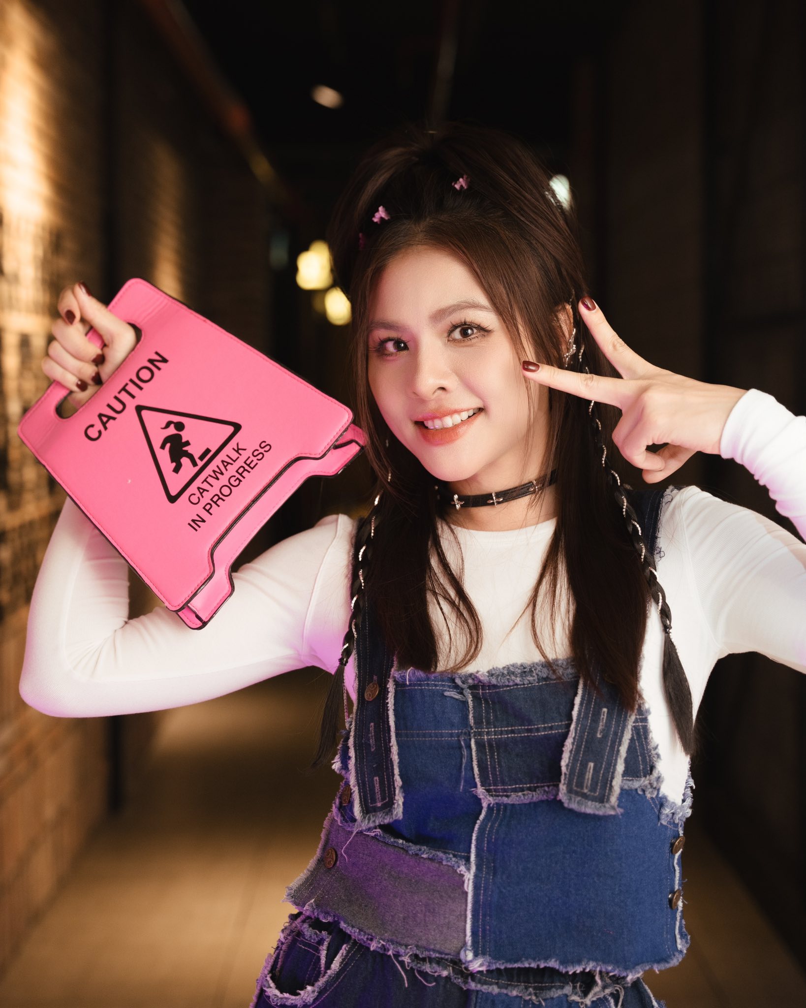 Mỹ nh&acirc;n Việt đi thảm đỏ m&agrave; như &ldquo;người đến từ h&agrave;nh tinh kh&aacute;c&rdquo;, đến cả đồng nghiệp cũng h&aacute; hốc mồm kinh ngạc- Ảnh 5.