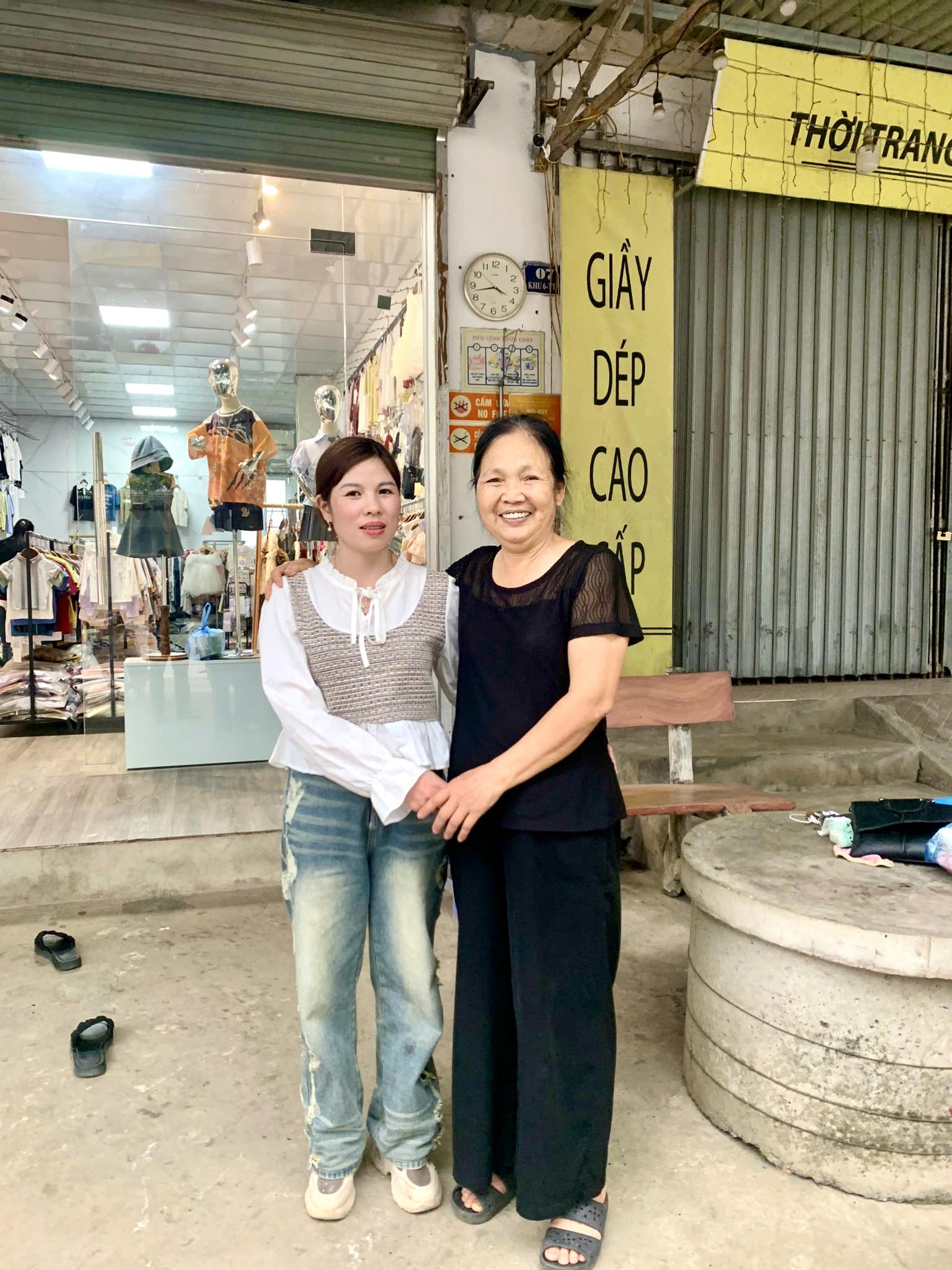 T&uacute;i x&aacute;ch m&agrave;u n&acirc;u xuất hiện trước cửa nh&agrave;, người phụ nữ Ph&uacute; Thọ lập tức b&aacute;o c&ocirc;ng an- Ảnh 2.