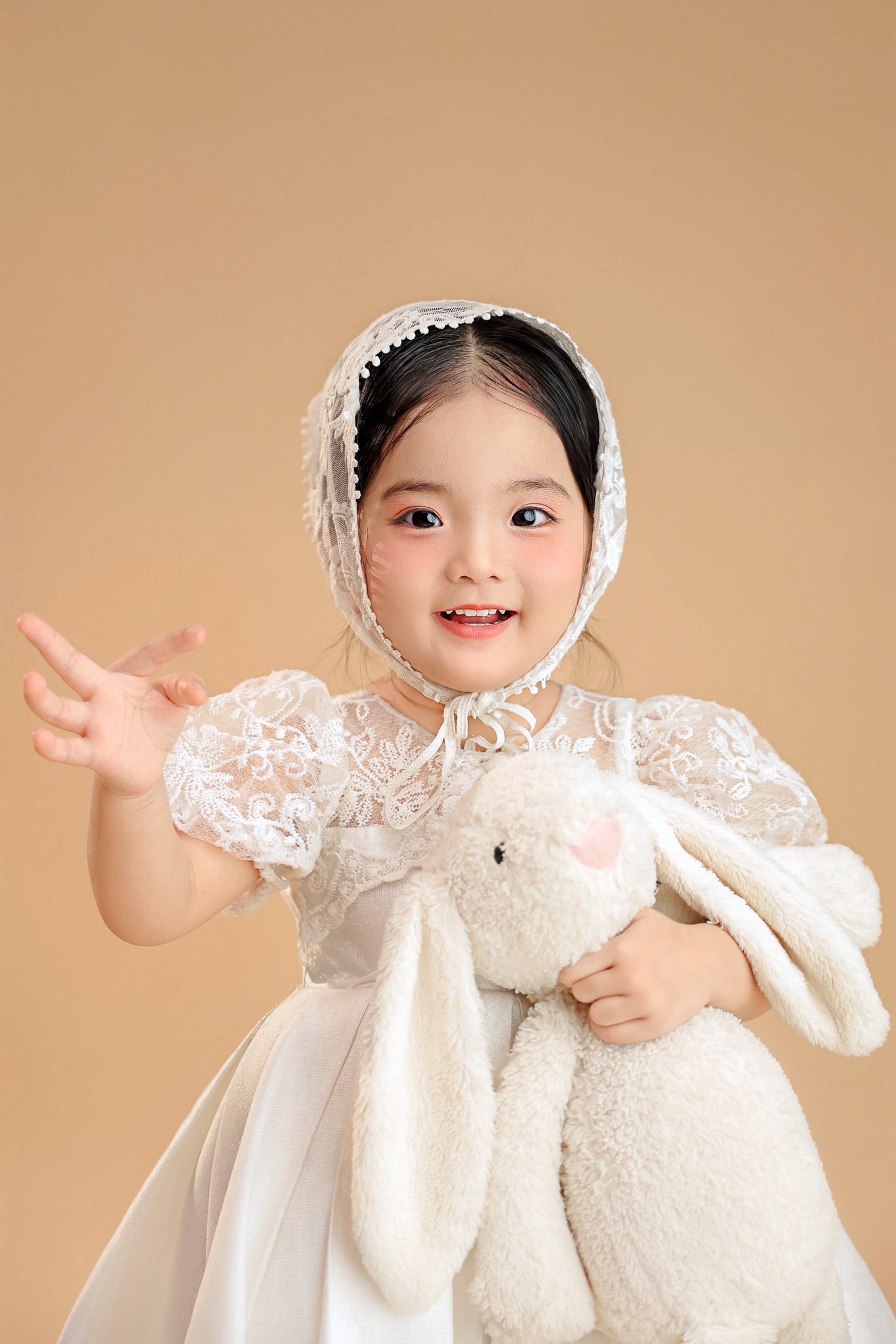 Cận cảnh nhan sắc xinh yêu như "búp bê sống" của bé Lisa, cực phẩm gen trội nhà Khánh Thi - Phan Hiển- Ảnh 6. Cận cảnh nhan sắc xinh yêu như "búp bê sống" của bé Lisa, cực phẩm gen trội nhà Khánh Thi - Phan Hiển- Ảnh 6.