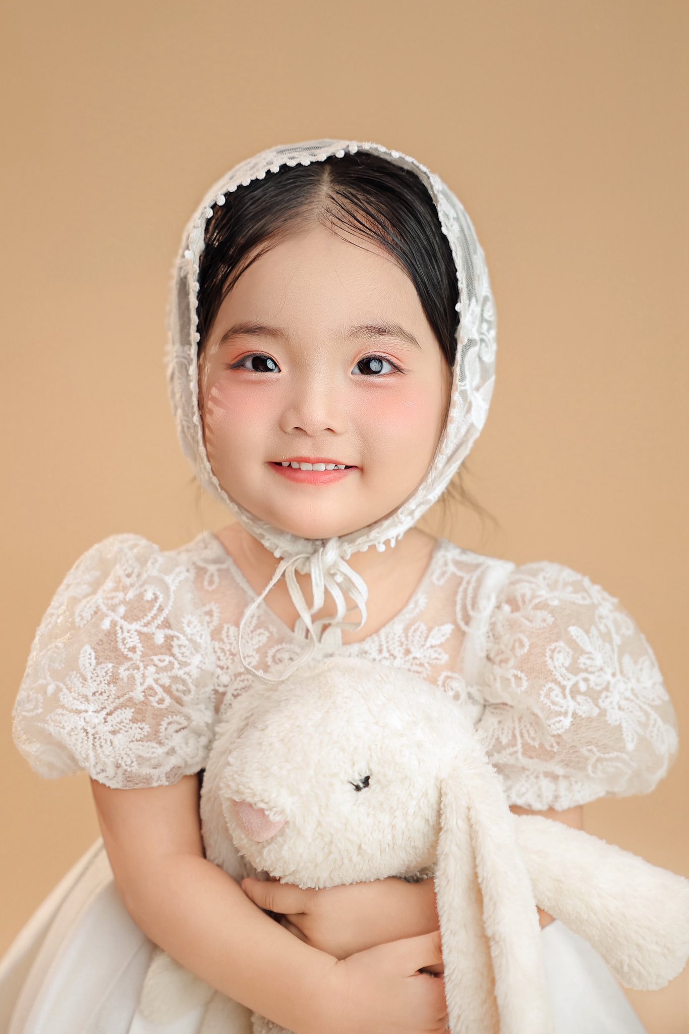 Cận cảnh nhan sắc xinh yêu như "búp bê sống" của bé Lisa, cực phẩm gen trội nhà Khánh Thi - Phan Hiển- Ảnh 3. Cận cảnh nhan sắc xinh yêu như "búp bê sống" của bé Lisa, cực phẩm gen trội nhà Khánh Thi - Phan Hiển- Ảnh 3.