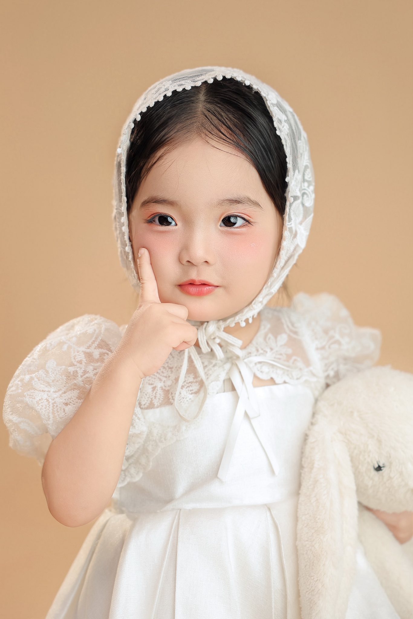 Cận cảnh nhan sắc xinh yêu như "búp bê sống" của bé Lisa, cực phẩm gen trội nhà Khánh Thi - Phan Hiển- Ảnh 2. Cận cảnh nhan sắc xinh yêu như "búp bê sống" của bé Lisa, cực phẩm gen trội nhà Khánh Thi - Phan Hiển- Ảnh 2.