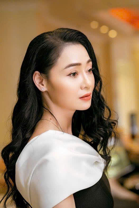 Nữ diễn vi&ecirc;n U50 đang bị gh&eacute;t tr&ecirc;n s&oacute;ng giờ v&agrave;ng: L&agrave; mẹ đơn th&acirc;n, visual sang chảnh kh&ocirc;ng thể đ&oacute;ng nổi vai ngh&egrave;o- Ảnh 4.