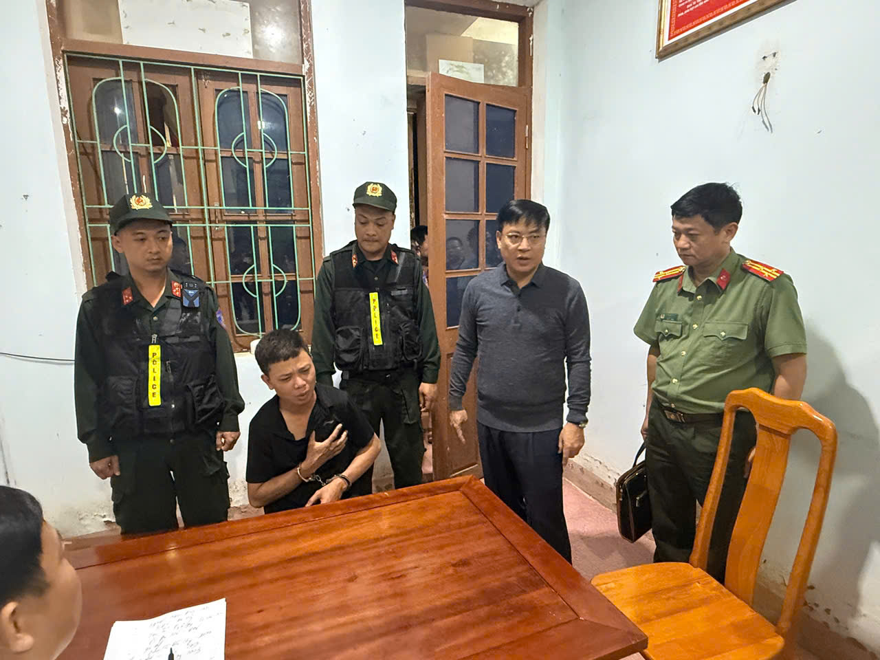 Khởi tố người đàn ông bắn chết tài xế taxi, sát hại mẹ vợ ở Quảng Trị- Ảnh 2. Khởi tố người đàn ông bắn chết tài xế taxi, sát hại mẹ vợ ở Quảng Trị- Ảnh 2.