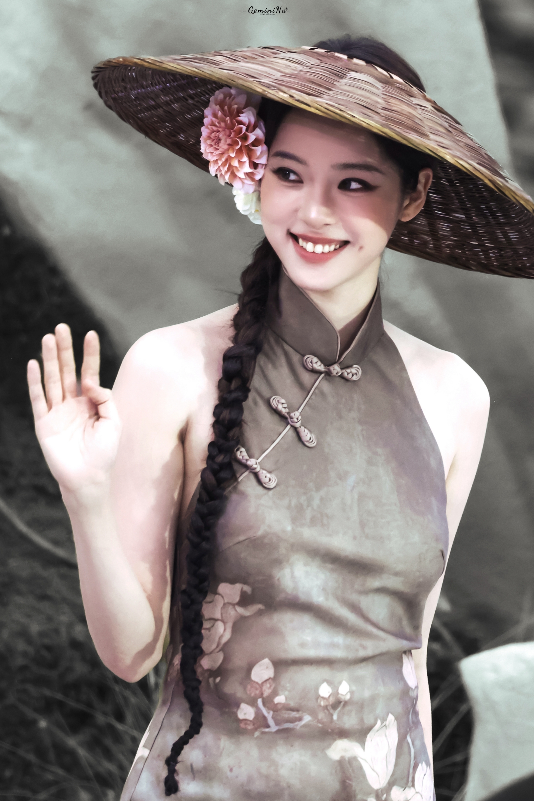 Mỗi bước ch&acirc;n của mỹ nh&acirc;n n&agrave;y đều l&agrave; một bức tranh thủy mặc: Dung nhan như ngọc, mỹ mạo như hoa- Ảnh 1.