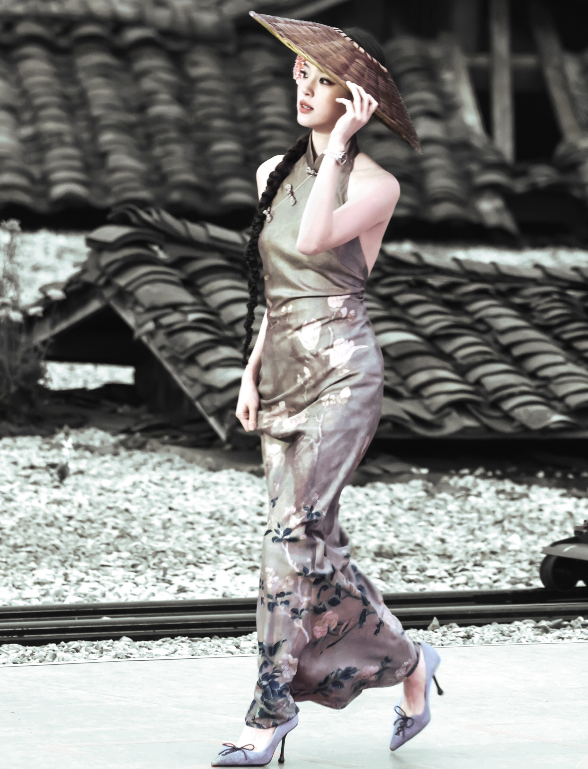 Mỗi bước ch&acirc;n của mỹ nh&acirc;n n&agrave;y đều l&agrave; một bức tranh thủy mặc: Dung nhan như ngọc, mỹ mạo như hoa- Ảnh 2.