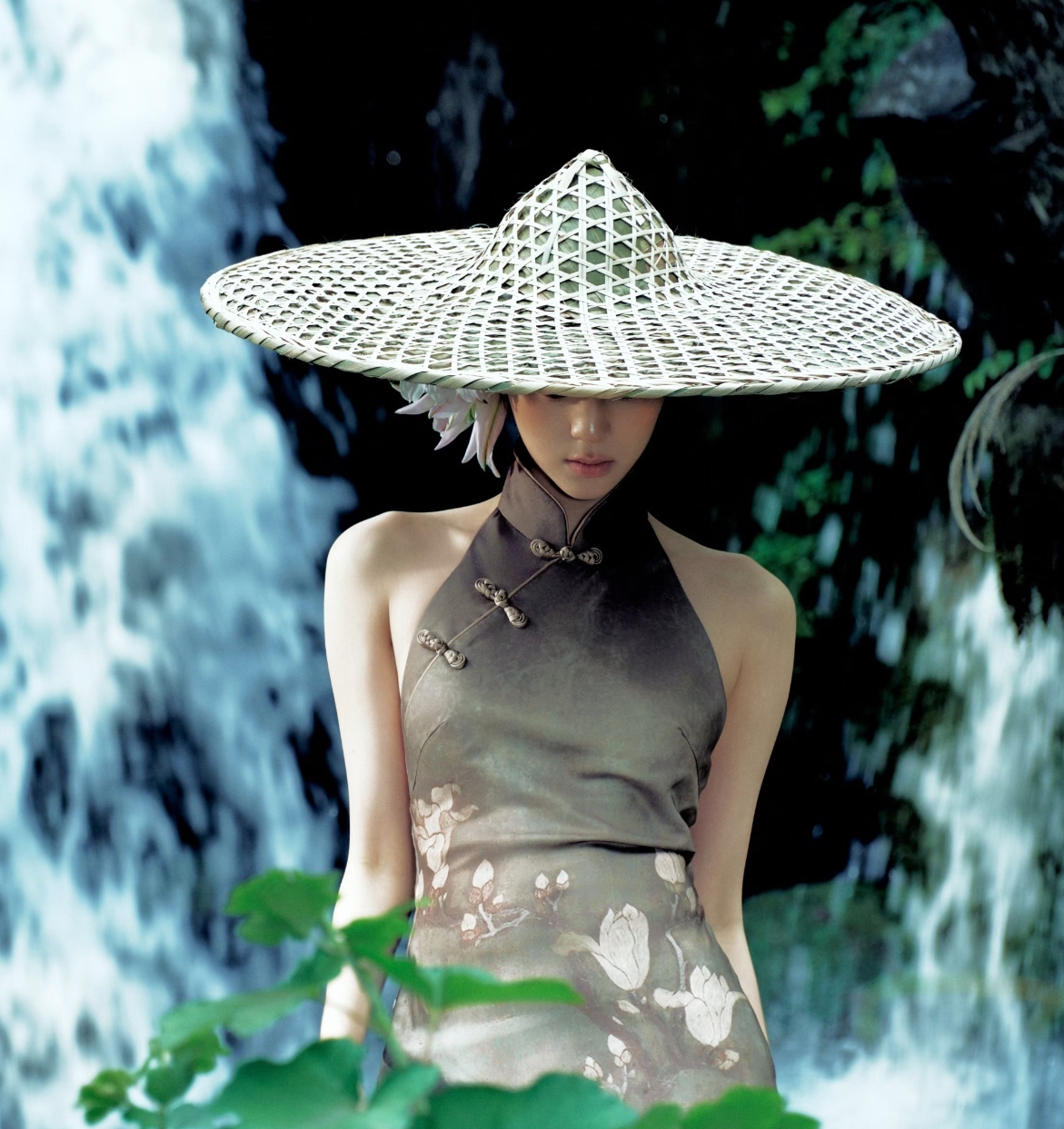 Mỗi bước ch&acirc;n của mỹ nh&acirc;n n&agrave;y đều l&agrave; một bức tranh thủy mặc: Dung nhan như ngọc, mỹ mạo như hoa- Ảnh 6.