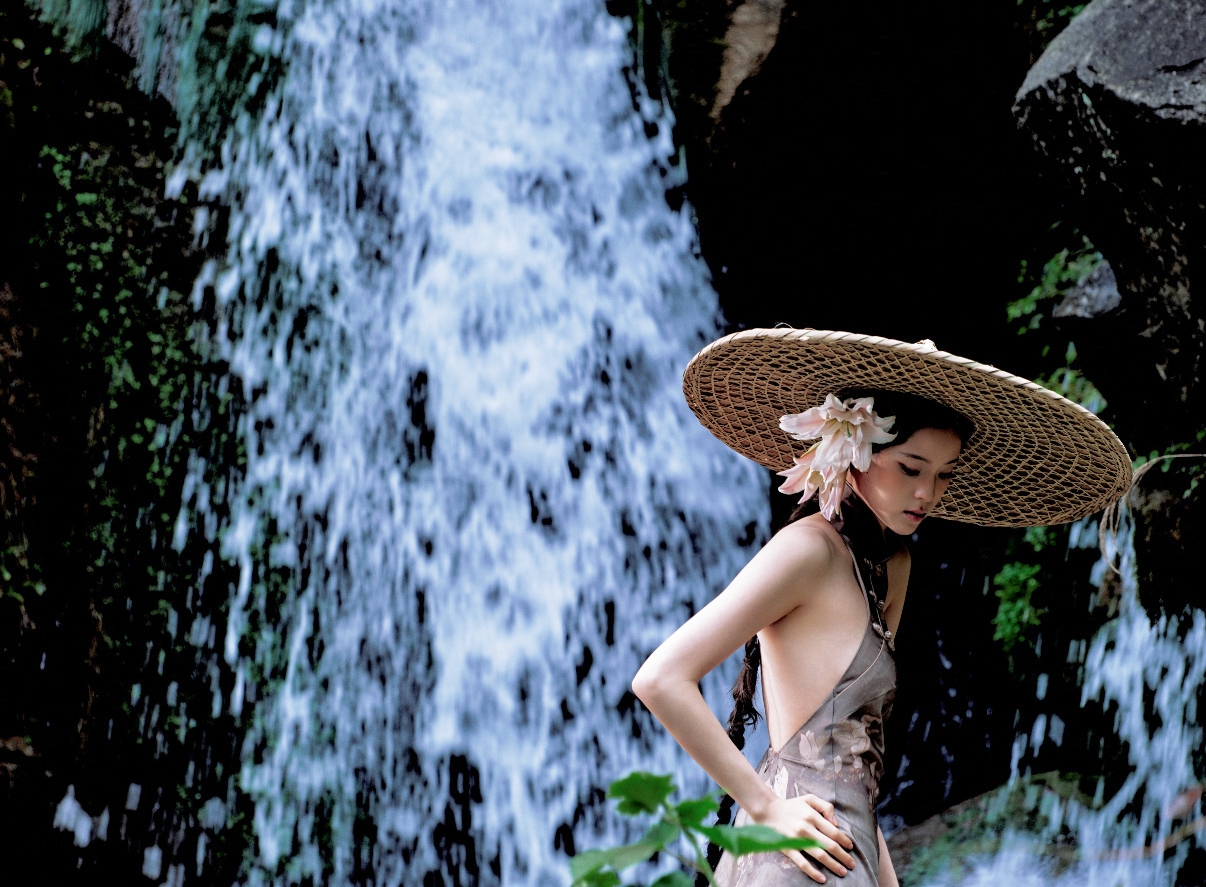 Mỗi bước ch&acirc;n của mỹ nh&acirc;n n&agrave;y đều l&agrave; một bức tranh thủy mặc: Dung nhan như ngọc, mỹ mạo như hoa- Ảnh 7.