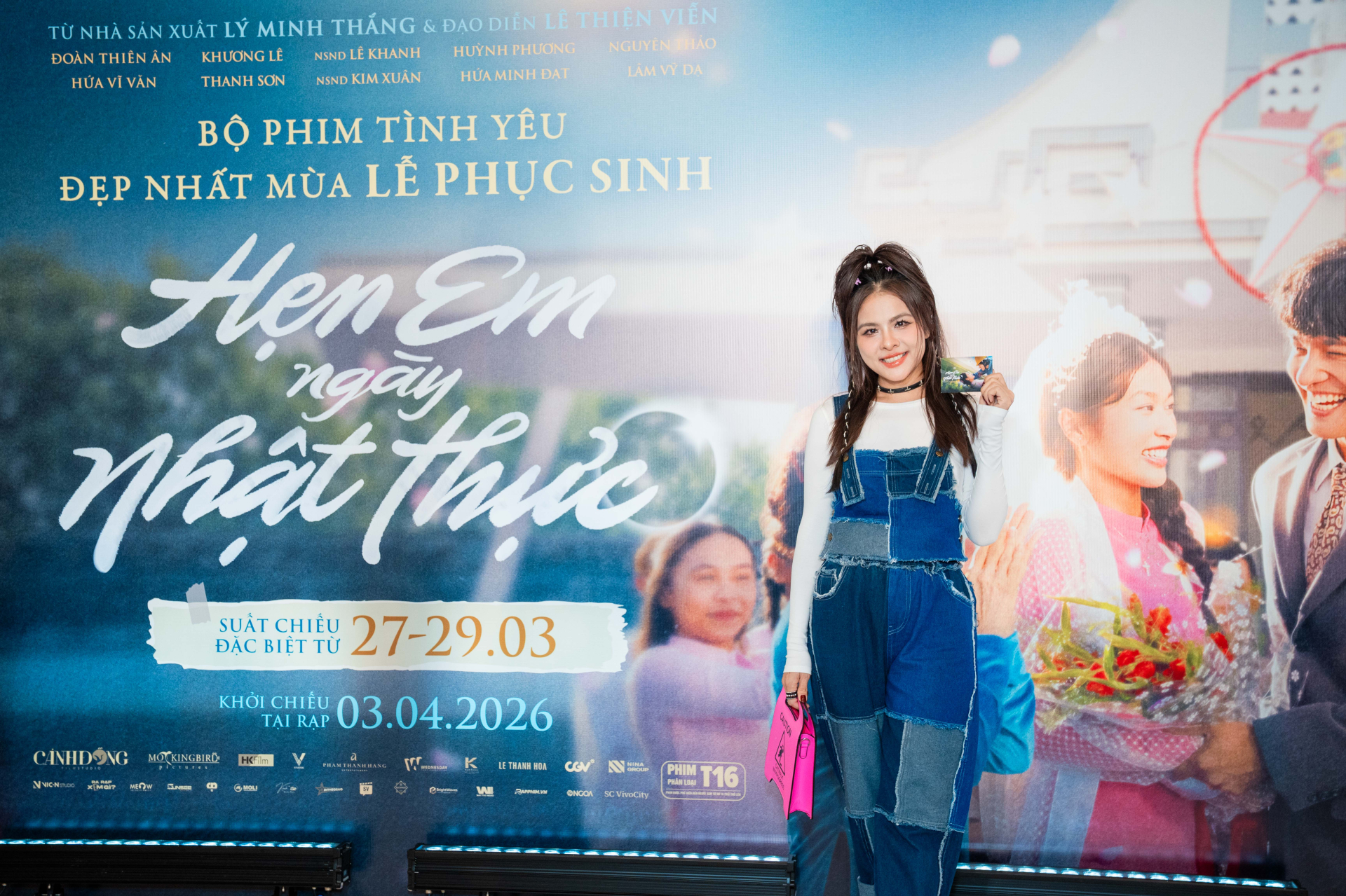 Mỹ nh&acirc;n Việt đi thảm đỏ m&agrave; như &ldquo;người đến từ h&agrave;nh tinh kh&aacute;c&rdquo;, đến cả đồng nghiệp cũng h&aacute; hốc mồm kinh ngạc- Ảnh 3.