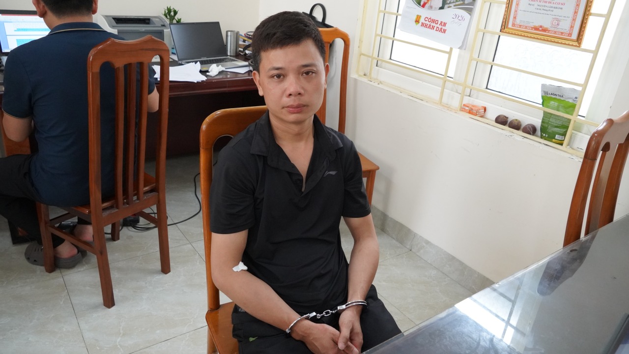 Người đàn ông về quê sát hại tài xế, bắn mẹ vợ rồi cố thủ trong xe chờ gặp vợ con: Hành trình gây án lạnh gáy phía sau bi kịch gia đình- Ảnh 1. Người đàn ông về quê sát hại tài xế, bắn mẹ vợ rồi cố thủ trong xe chờ gặp vợ con: Hành trình gây án lạnh gáy phía sau bi kịch gia đình- Ảnh 1.