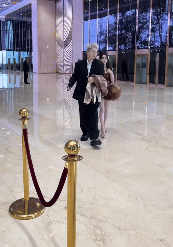 Ch&acirc;n dung hội n&agrave;ng thơ "thế hệ mới" đang y&ecirc;u c&aacute;c nam thần Vbiz: Kh&ocirc;ng đ&ograve;i "danh phận" nhưng sơ hở l&agrave; lộ hint hẹn h&ograve;- Ảnh 16.