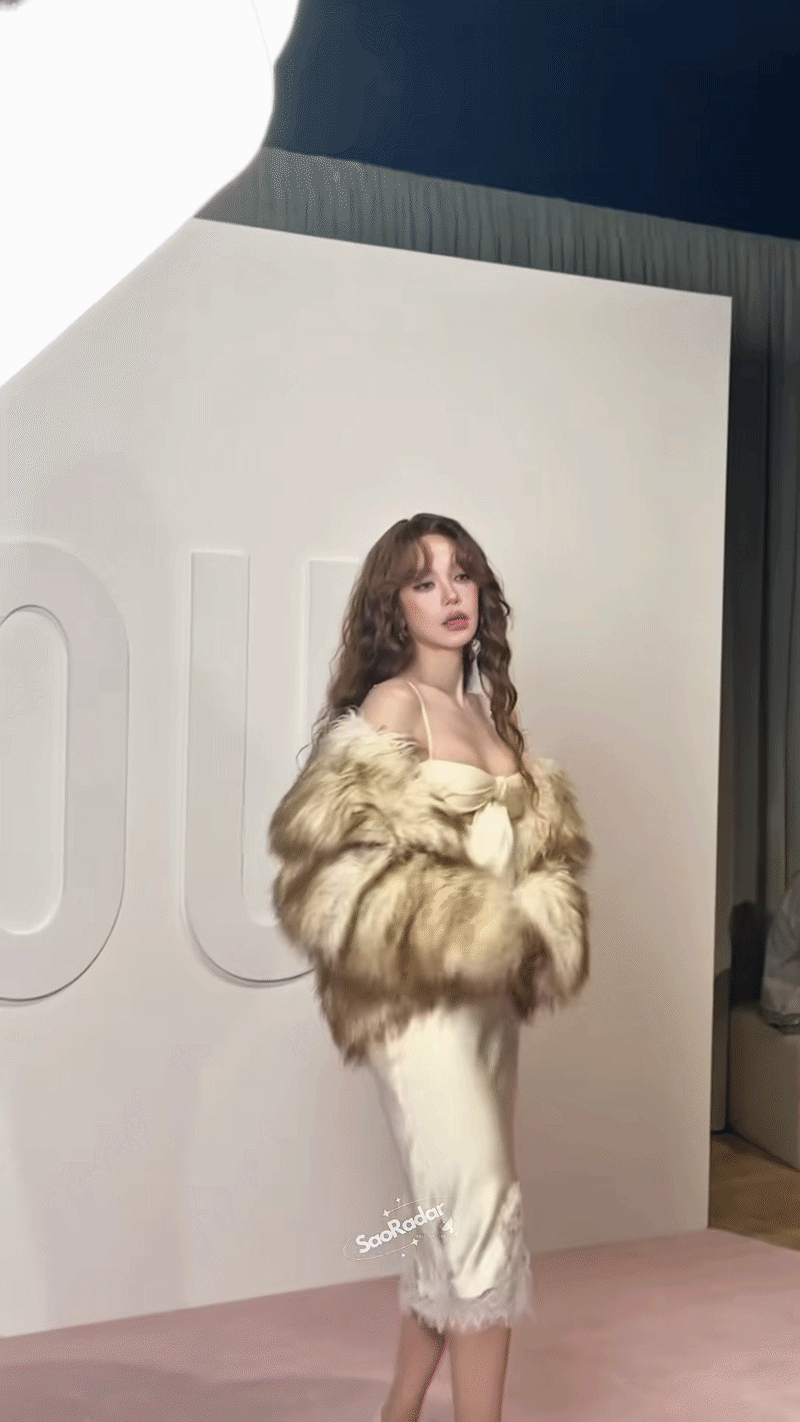 Kiếp nạn cam thường của Minh Hằng v&agrave; Ngọc Trinh- Ảnh 4.