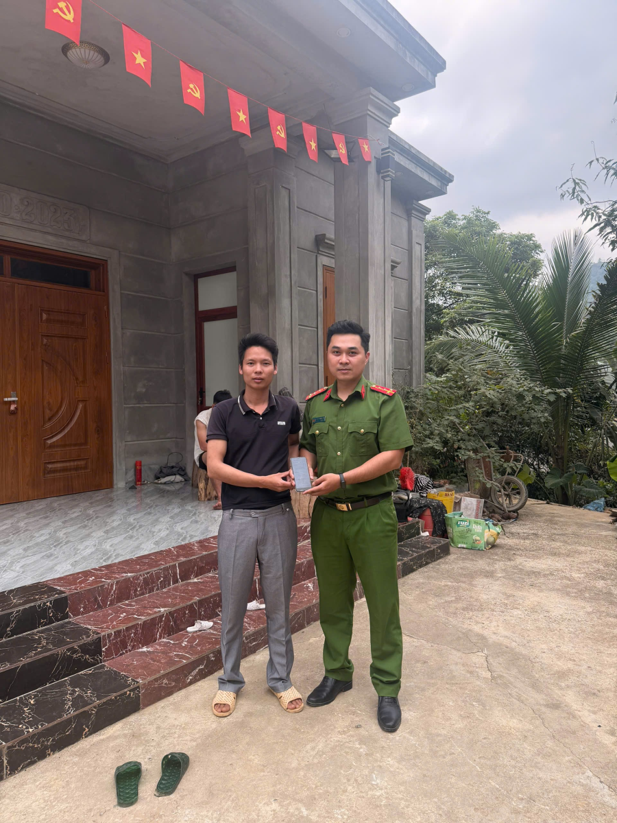 Nhận tin người đ&agrave;n &ocirc;ng SN 1997 được chuyển khoản 60 triệu đồng, c&ocirc;ng an mời c&ocirc; g&aacute;i SN 2008 ở H&agrave; Nội tới l&agrave;m việc- Ảnh 1.