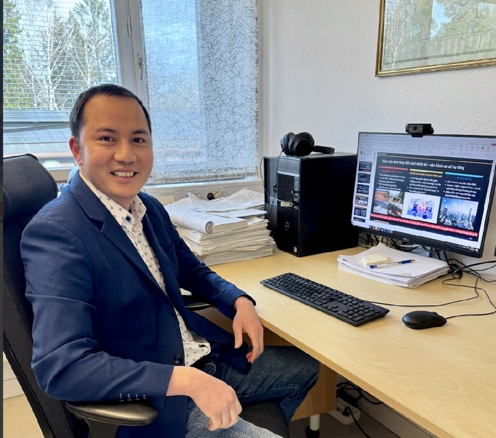 Từ cậu b&eacute; 4h s&aacute;ng lội b&ugrave;n đi học đến top 2% nh&agrave; khoa học ảnh hưởng nhất thế giới- Ảnh 2.