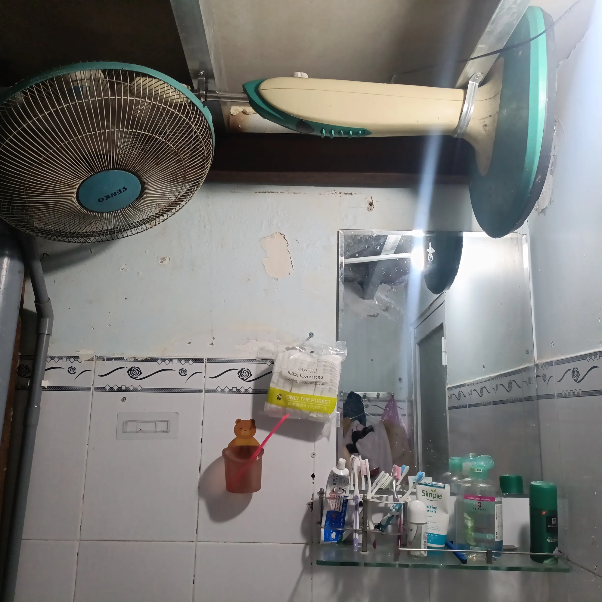 Con g&aacute;i &ocirc;ng chủ tiệm điện m&aacute;y ở TP.HCM đăng một tấm ảnh trong nh&agrave; vệ sinh g&acirc;y ch&uacute; &yacute;, xem tiếp phải thốt l&ecirc;n: "&Ocirc;i lo&agrave;i người"- Ảnh 1.