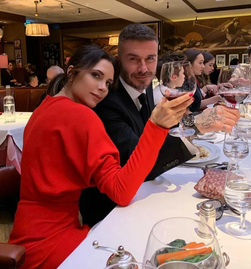 David Beckham tiết lộ vợ m&igrave;nh ăn c&ugrave;ng 1 m&oacute;n mỗi ng&agrave;y suốt 25 năm để giữ d&aacute;ng, hiệu quả giảm c&acirc;n thấy r&otilde; chỉ trong v&agrave;i tuần- Ảnh 1.