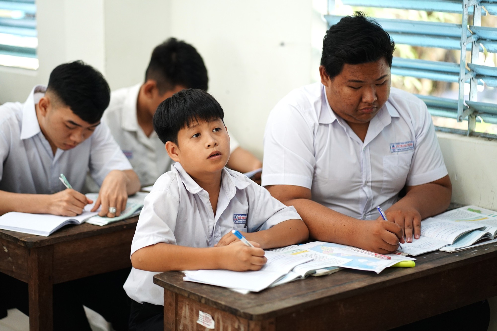 Về An Giang gặp nam sinh trong clip 27 triệu view g&acirc;y sốt: Lớn l&ecirc;n từ mất m&aacute;t v&agrave; &ldquo;bản giao k&egrave;o 10 năm&rdquo; với b&agrave; nội- Ảnh 10.