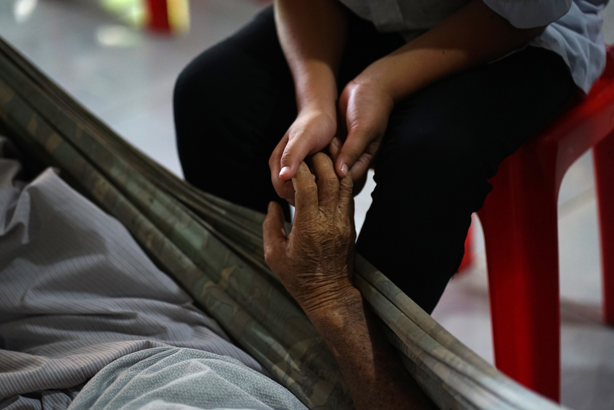 Về An Giang gặp nam sinh trong clip 27 triệu view g&acirc;y sốt: Lớn l&ecirc;n từ mất m&aacute;t v&agrave; &ldquo;bản giao k&egrave;o 10 năm&rdquo; với b&agrave; nội- Ảnh 3.