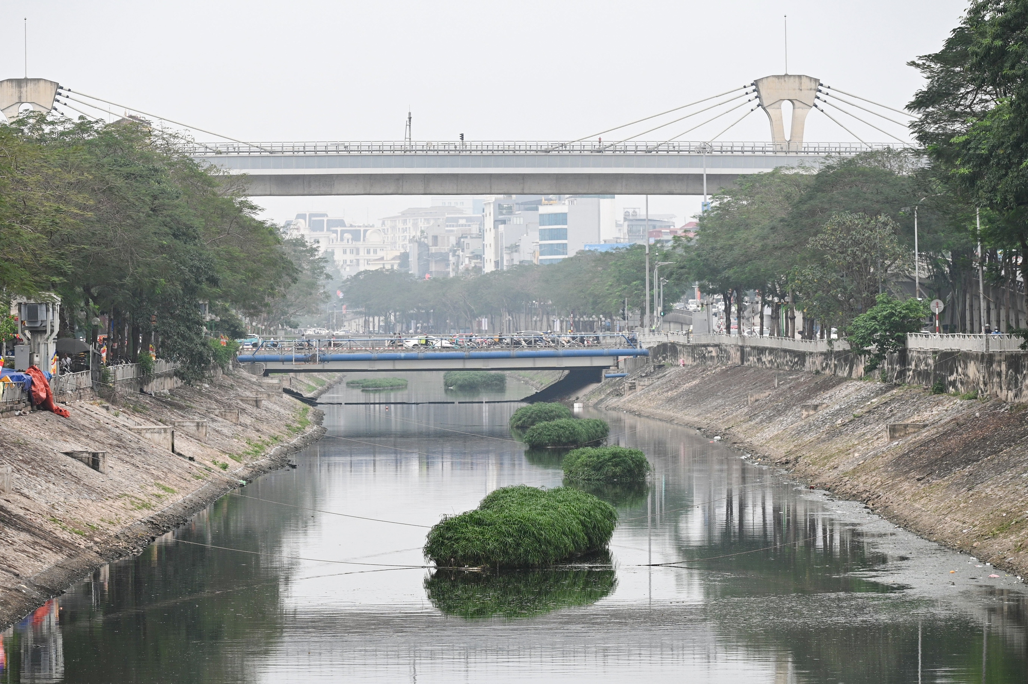 Ảnh, clip: Bất ngờ diện mạo mới của s&ocirc;ng T&ocirc; Lịch sau khi bơm nước từ Hồ T&acirc;y- Ảnh 8.
