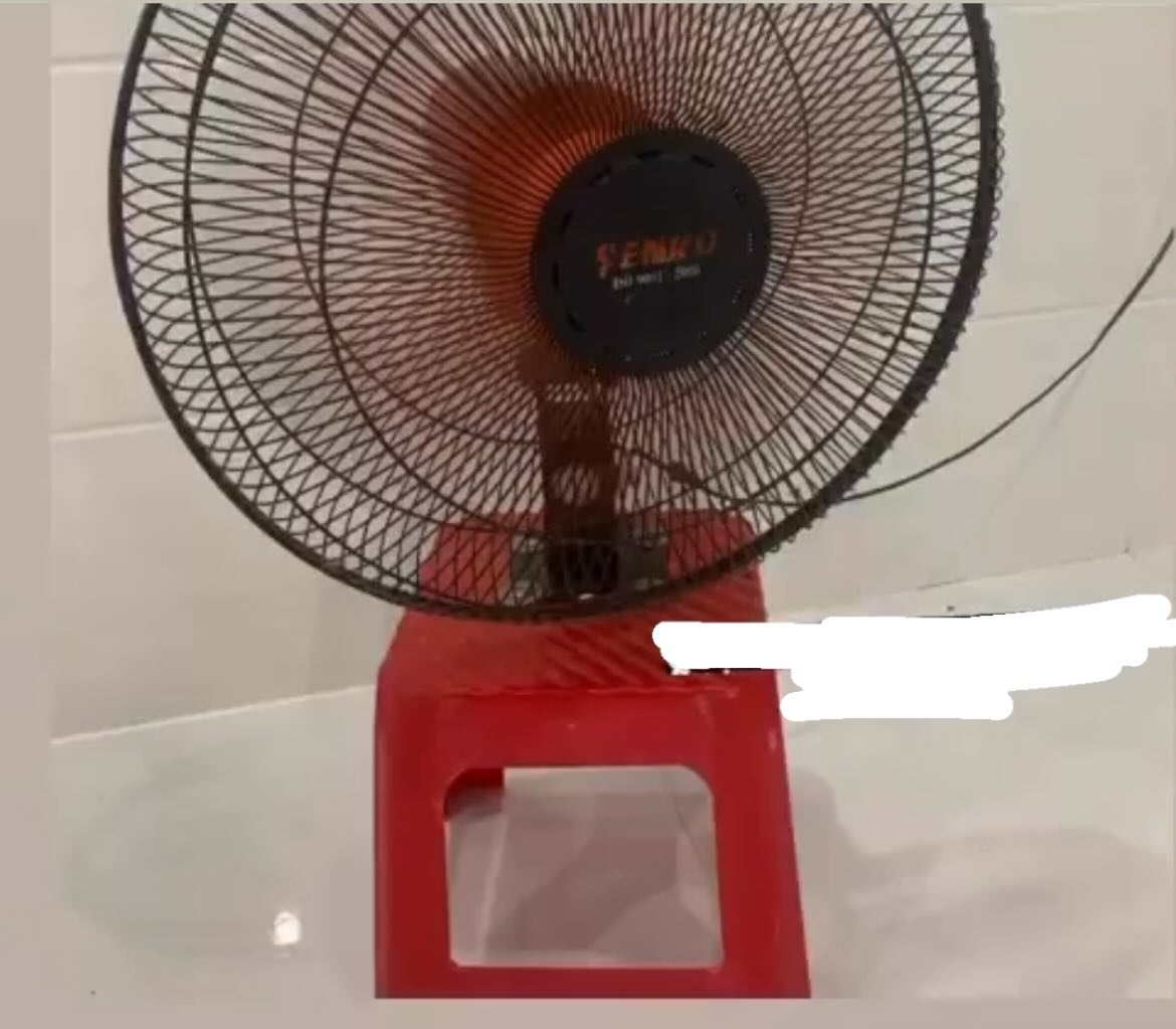 Con g&aacute;i &ocirc;ng chủ tiệm điện m&aacute;y ở TP.HCM đăng một tấm ảnh trong nh&agrave; vệ sinh g&acirc;y ch&uacute; &yacute;, xem tiếp phải thốt l&ecirc;n: "&Ocirc;i lo&agrave;i người"- Ảnh 6.