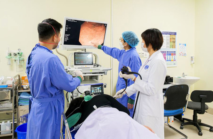 Ph&oacute;ng đại thực quản 150 lần, b&aacute;c sĩ Bệnh viện K 't&oacute;m gọn' ung thư từ sớm- Ảnh 1.